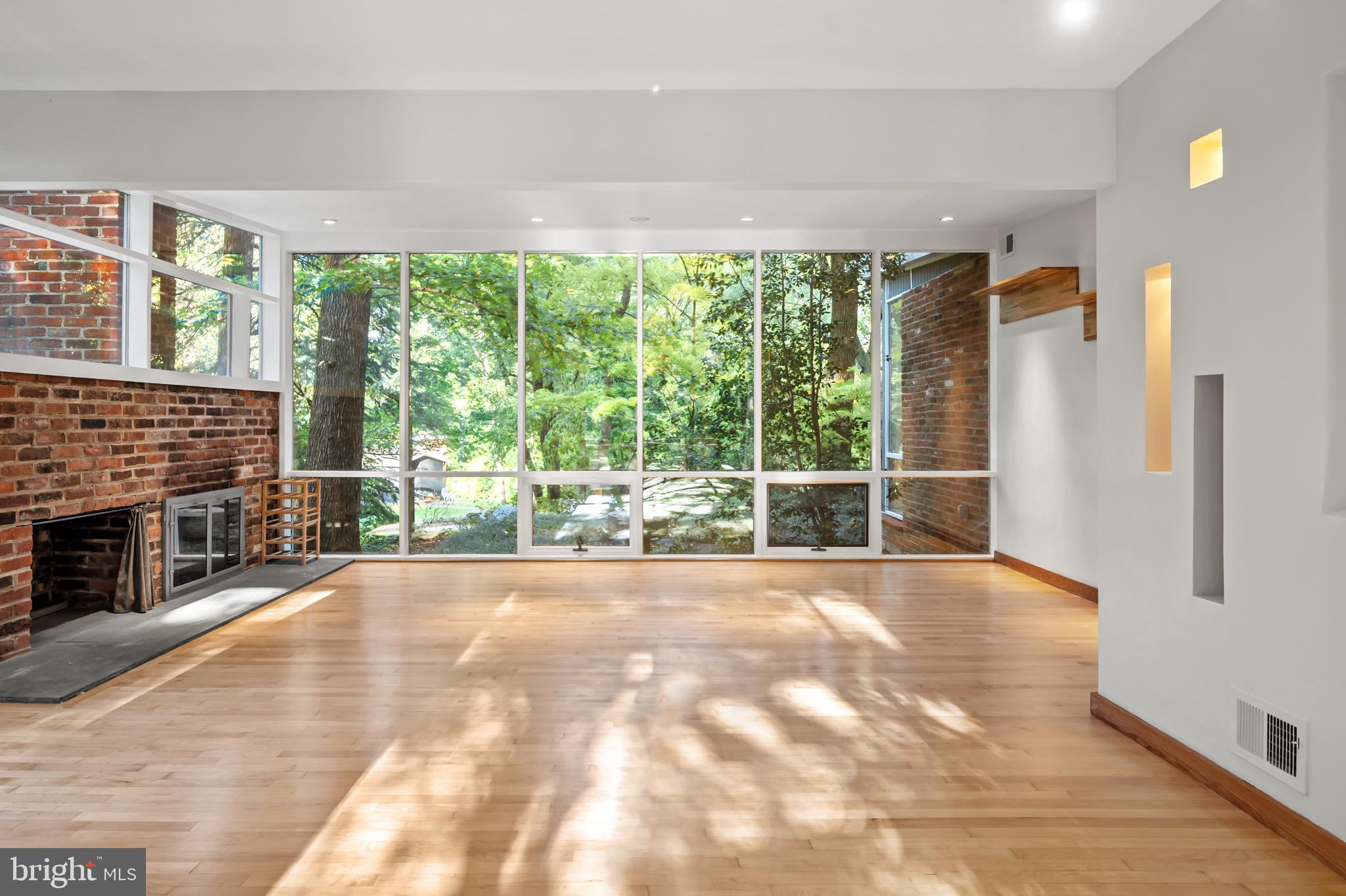 HOLLIN HILLS - Residential Lease