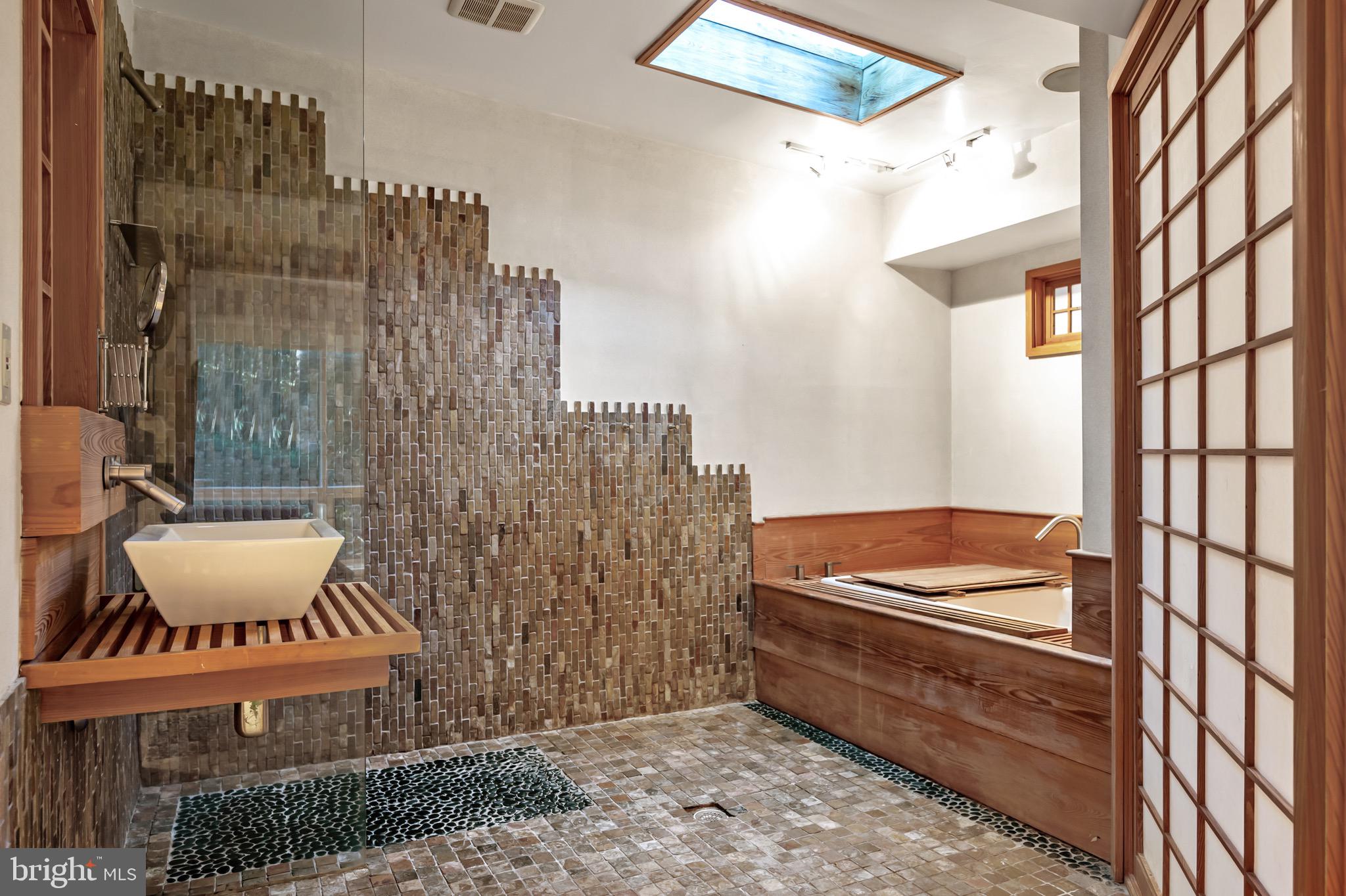 HOLLIN HILLS - Residential Lease