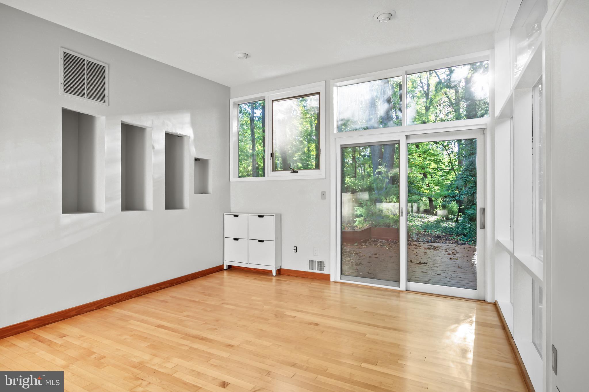 HOLLIN HILLS - Residential Lease