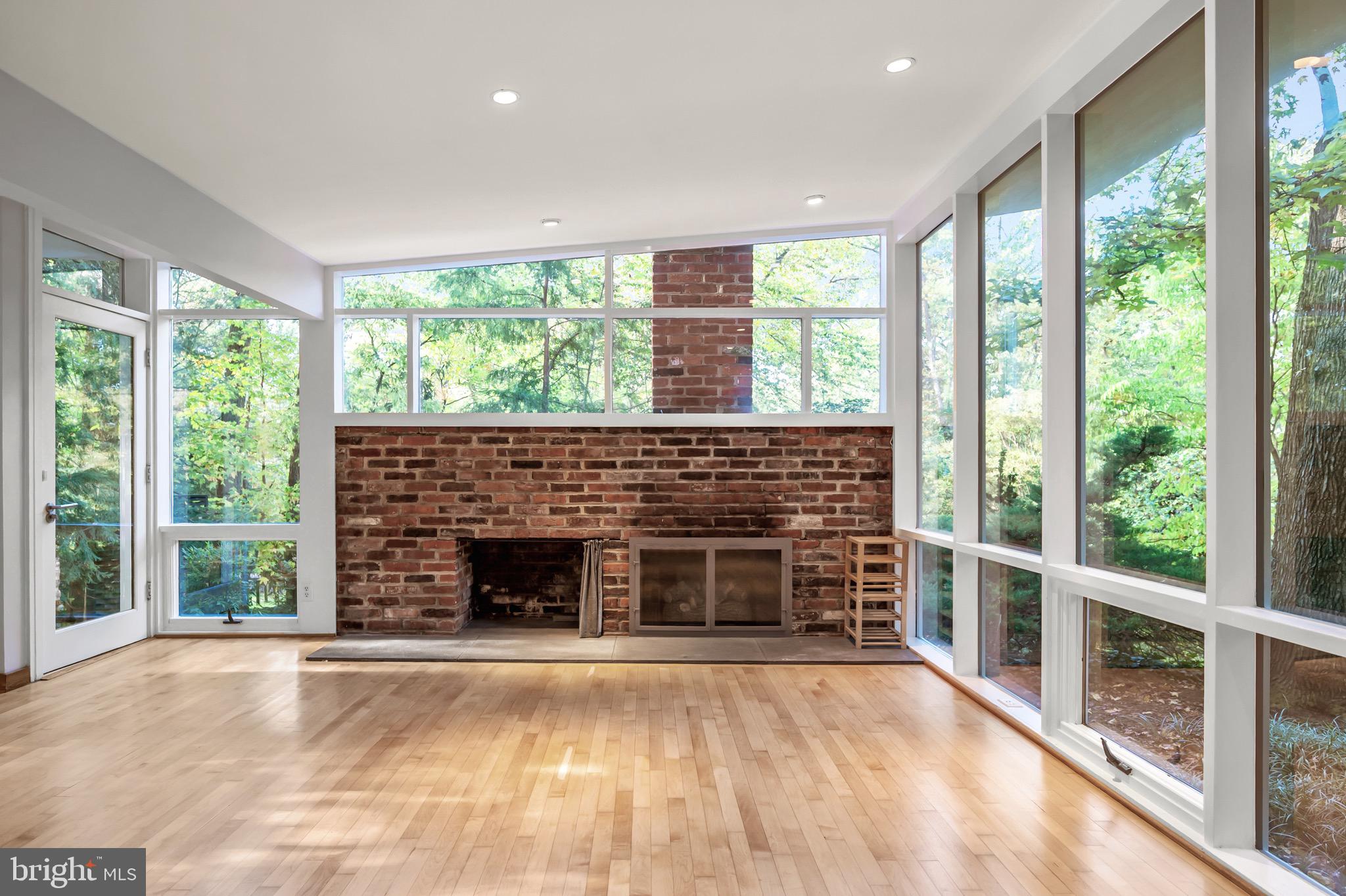 HOLLIN HILLS - Residential Lease