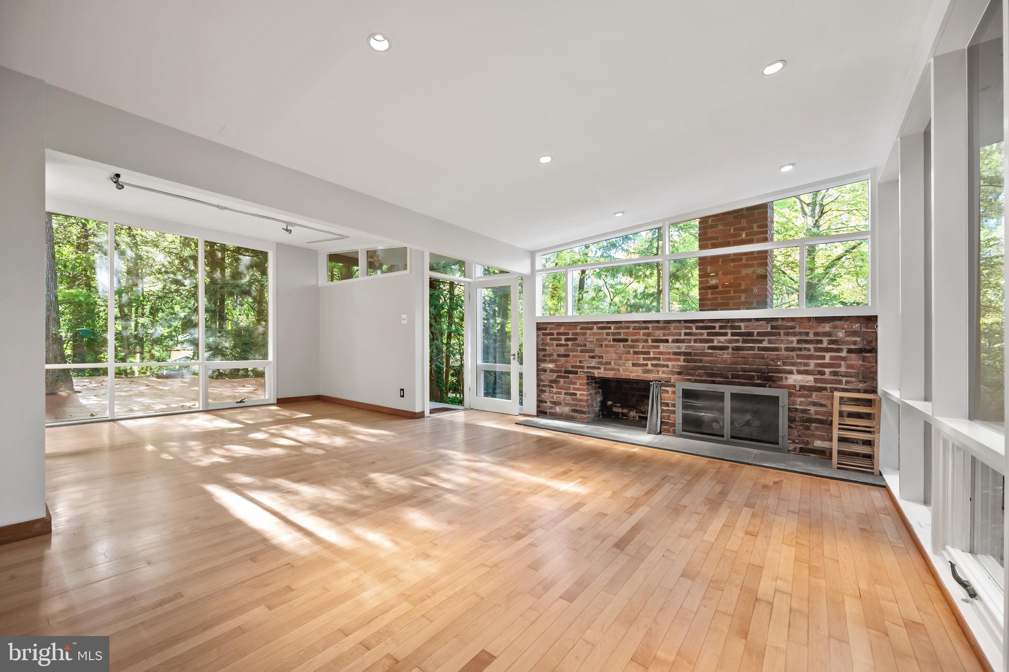 HOLLIN HILLS - Residential Lease