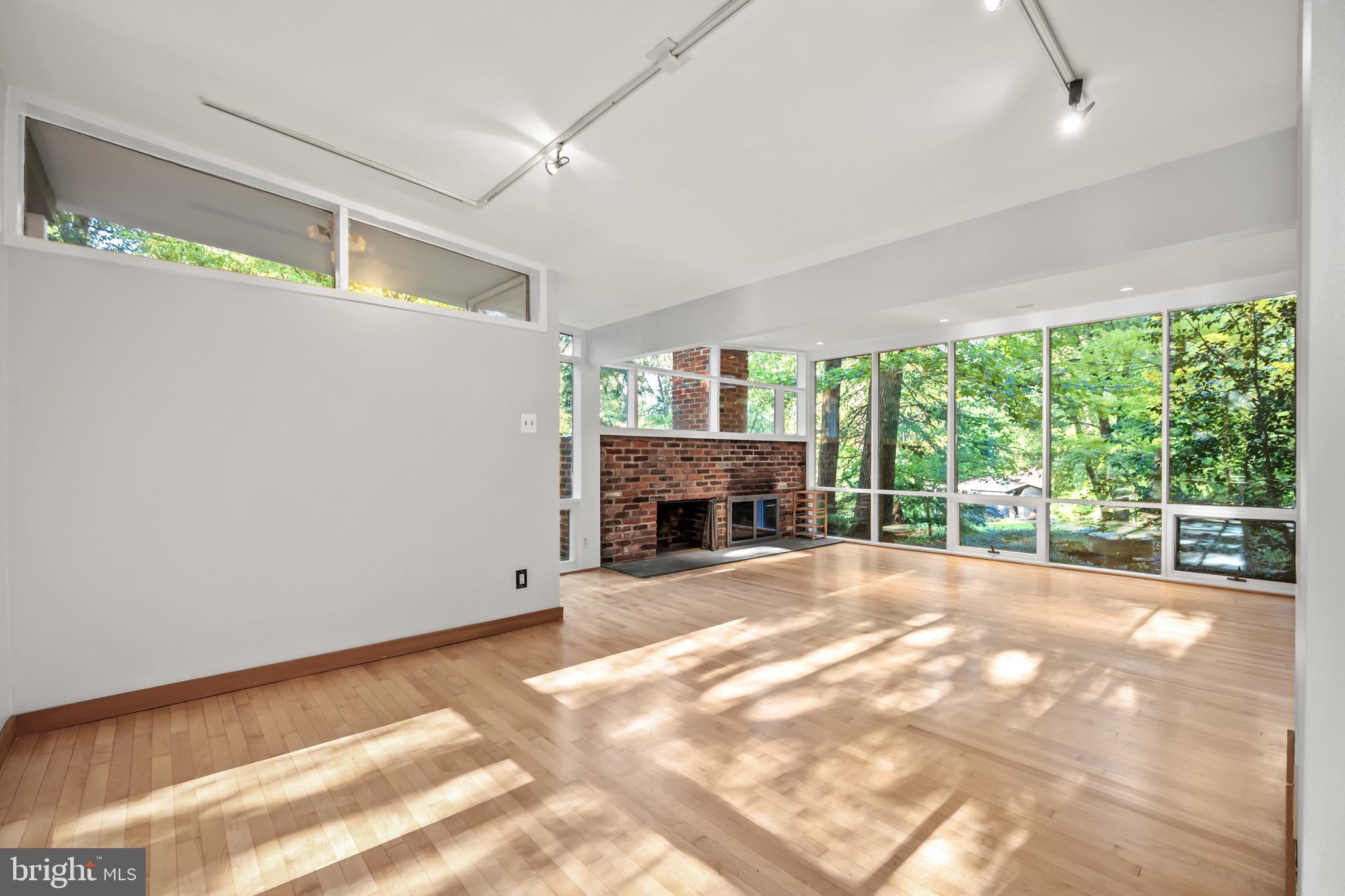 HOLLIN HILLS - Residential Lease