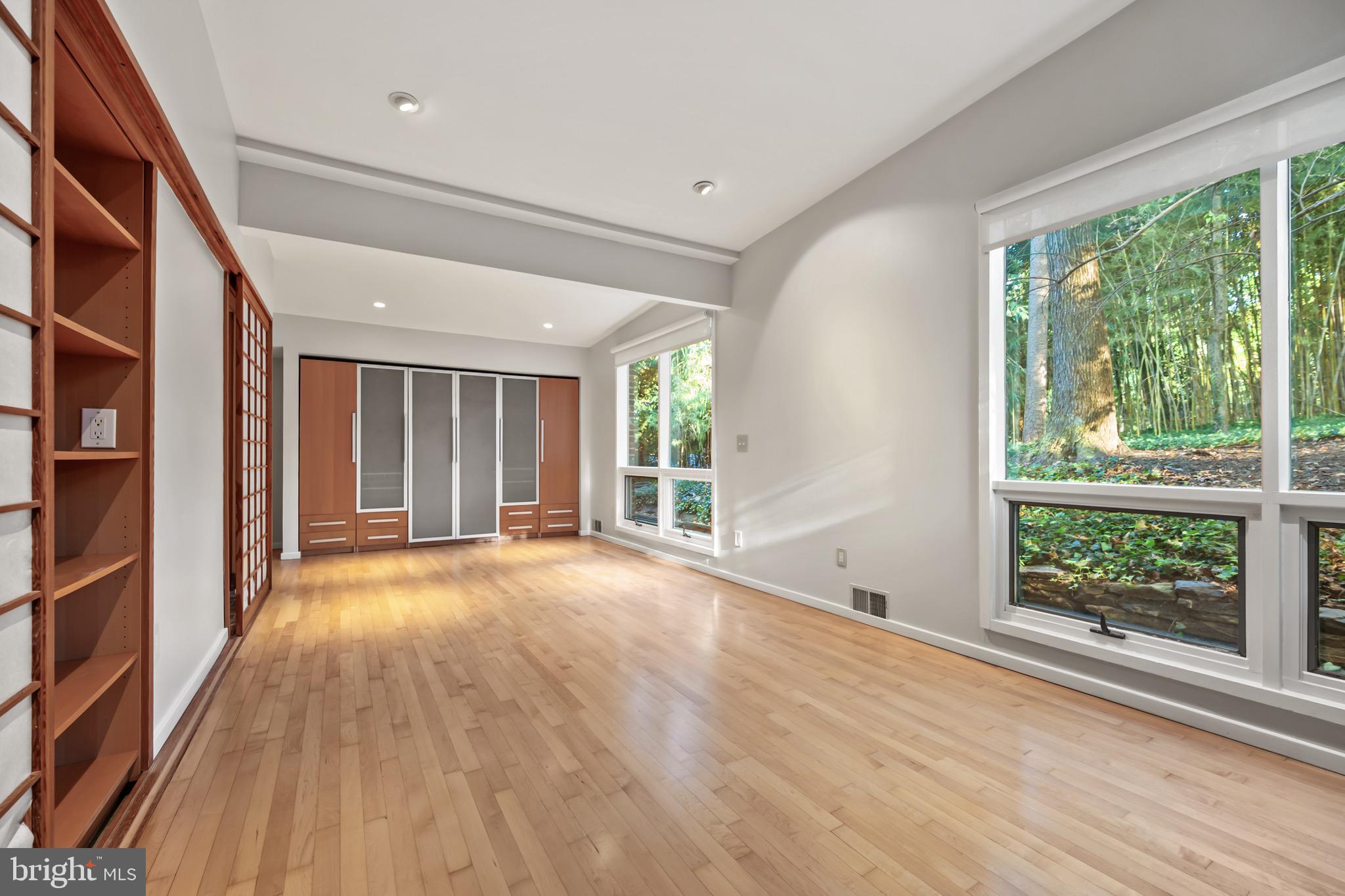 HOLLIN HILLS - Residential Lease