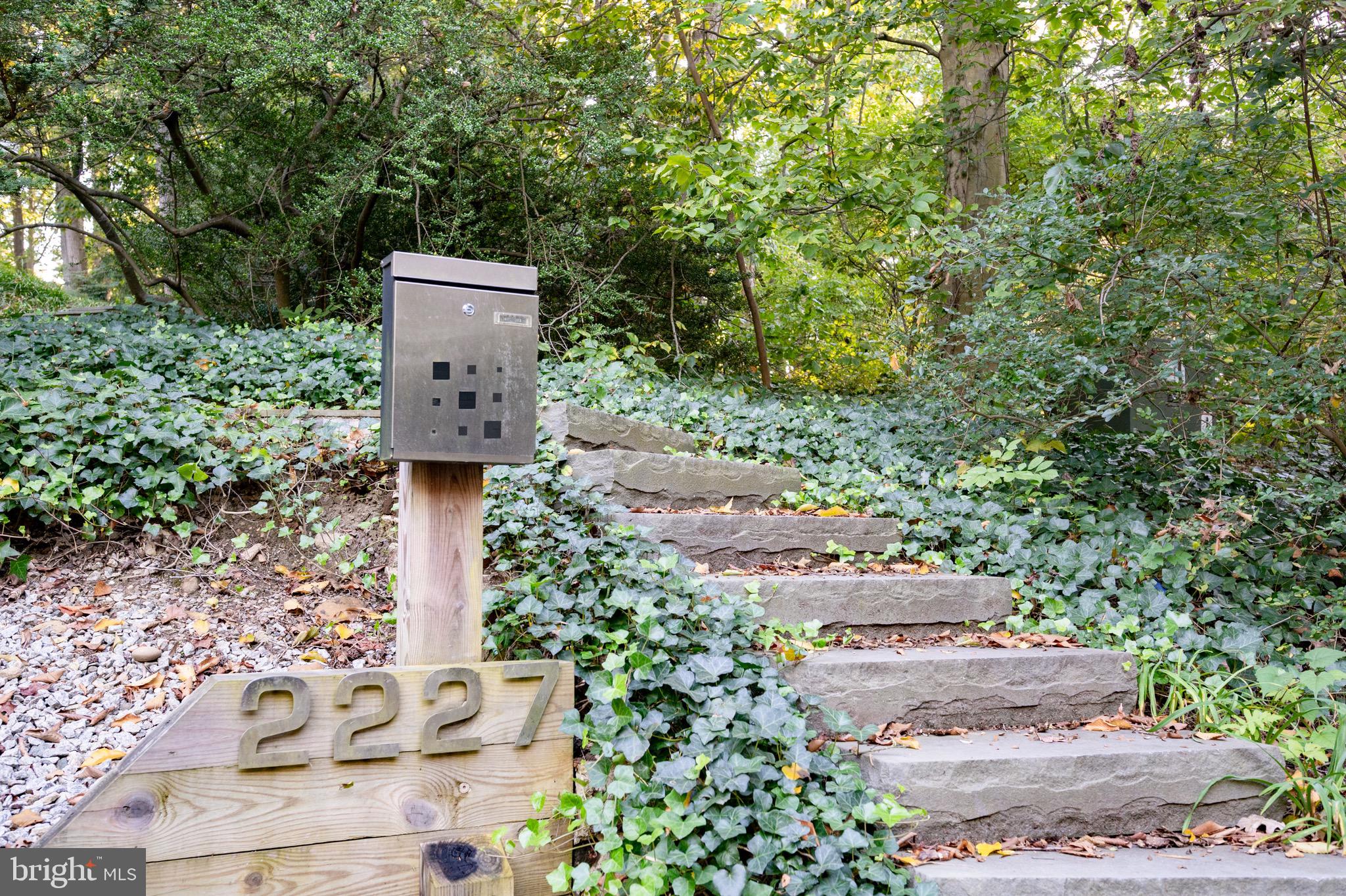 HOLLIN HILLS - Residential Lease