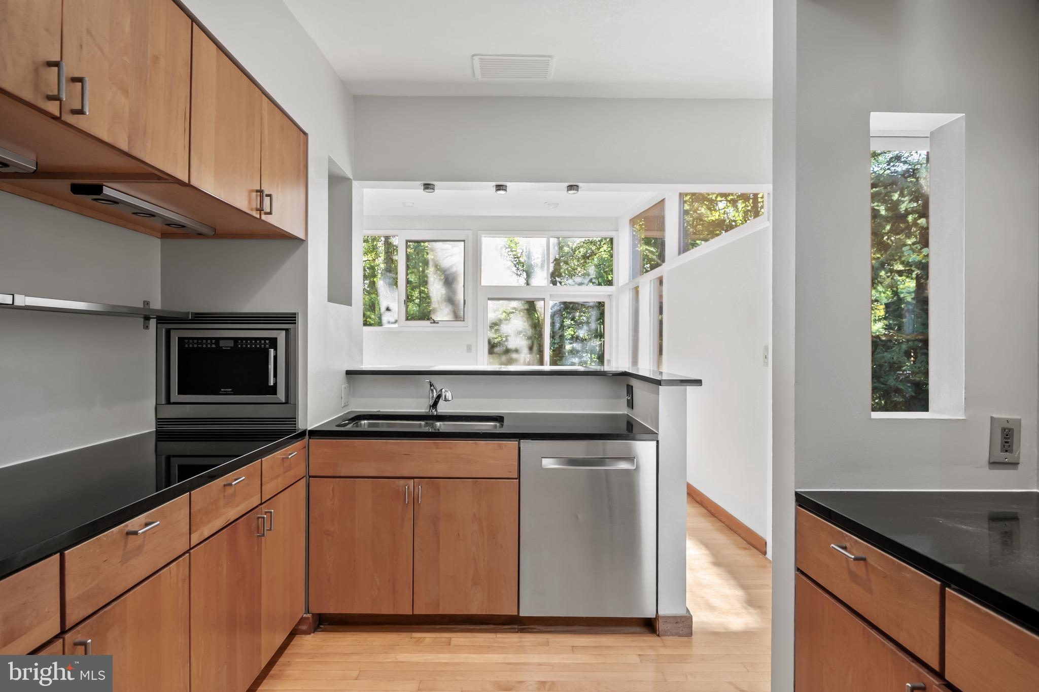 HOLLIN HILLS - Residential Lease