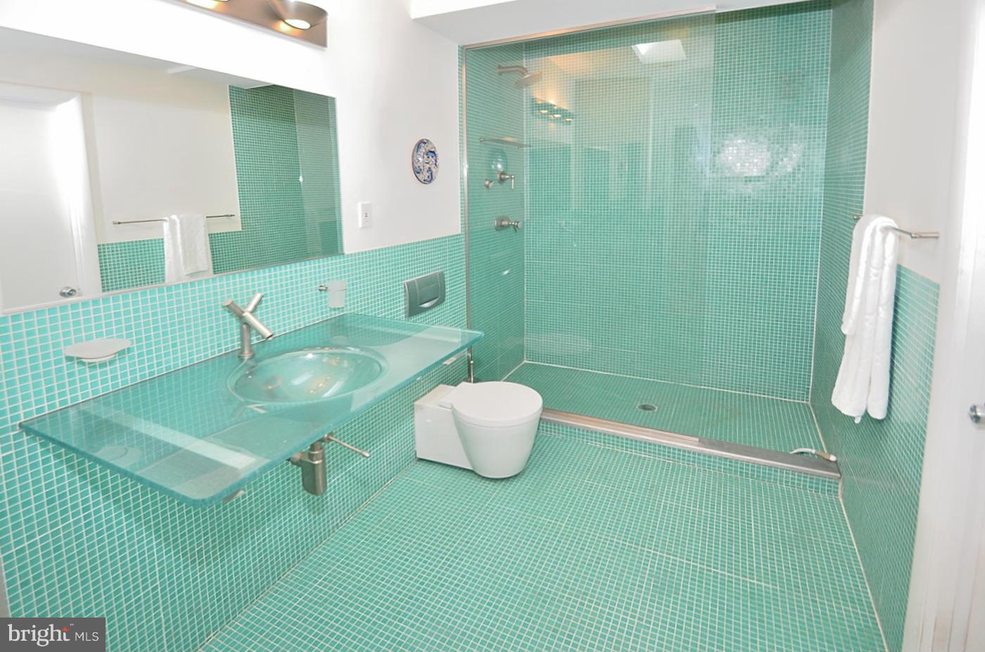 HOLLIN HILLS - Residential Lease