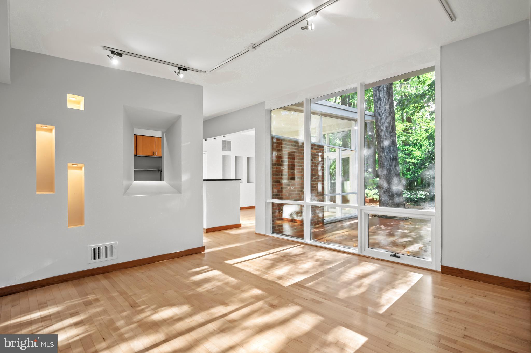 HOLLIN HILLS - Residential Lease