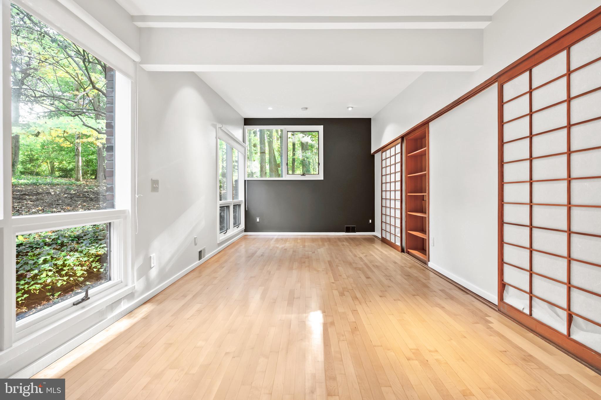 HOLLIN HILLS - Residential Lease