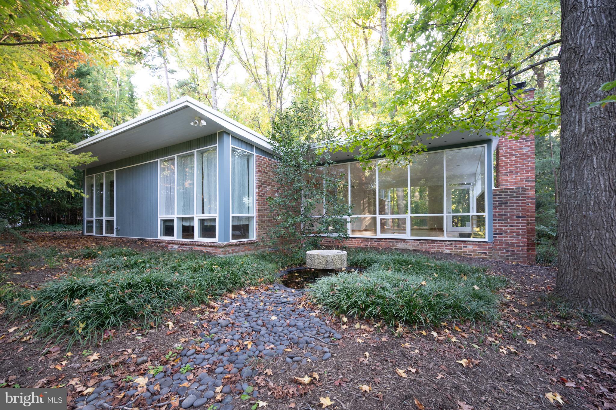 HOLLIN HILLS - Residential Lease