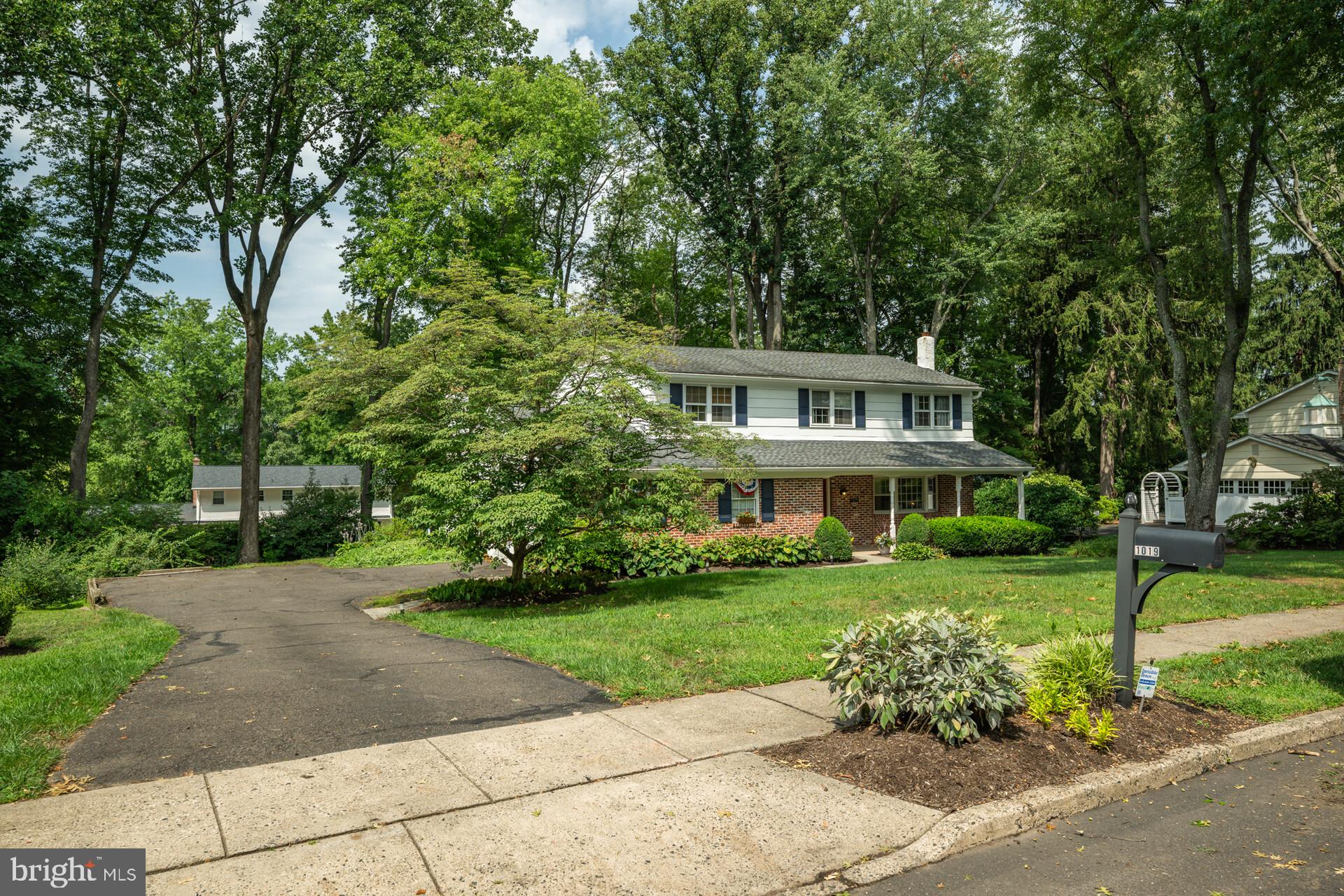 1019 LAFAYETTE DRIVE