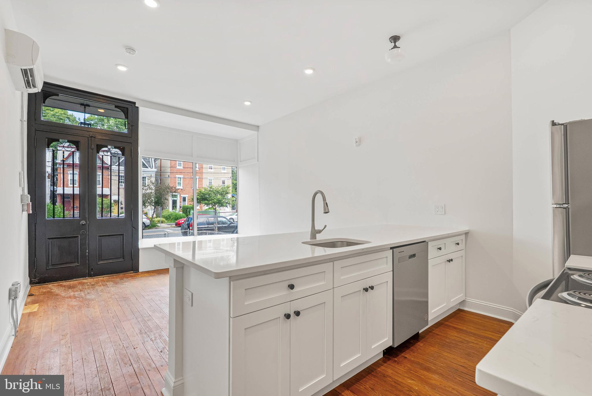 EAST FALLS - Residential Income