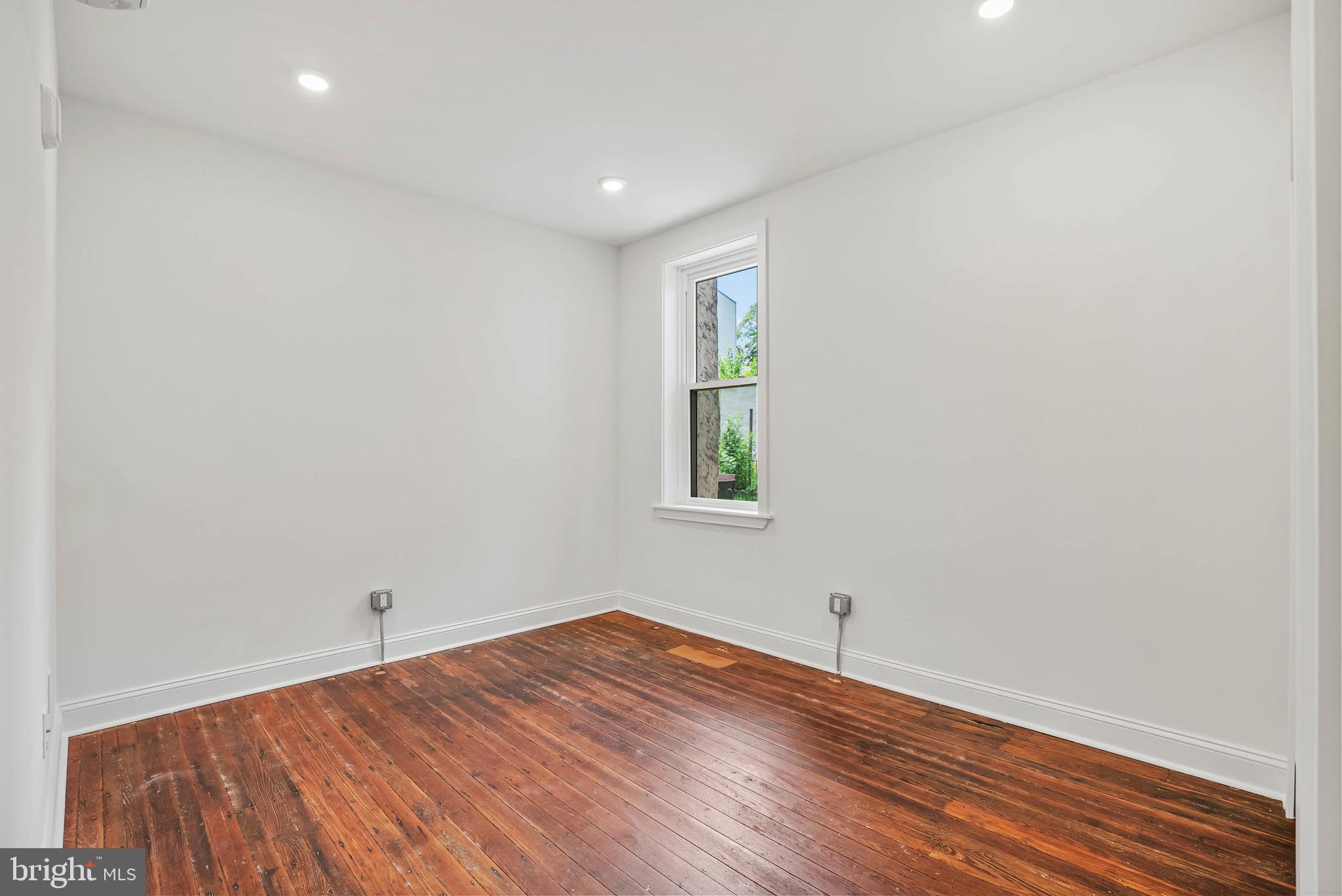 EAST FALLS - Residential Income