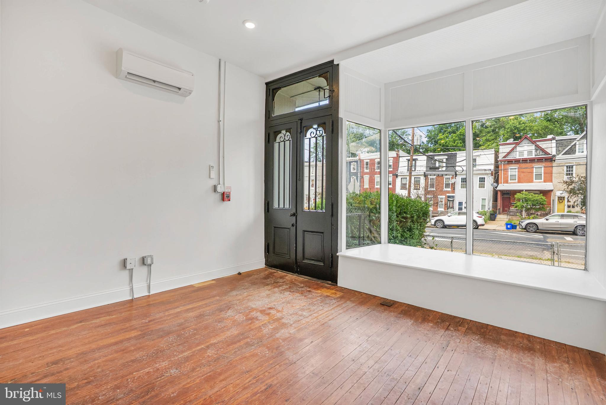 EAST FALLS - Residential Income