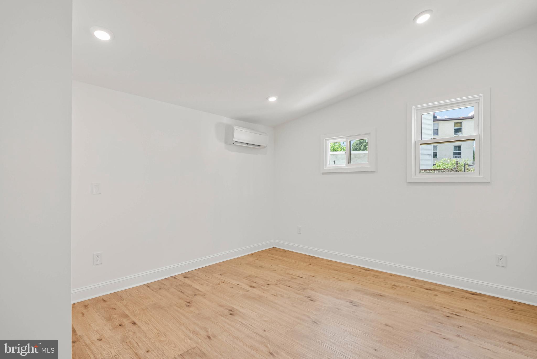 EAST FALLS - Residential Income