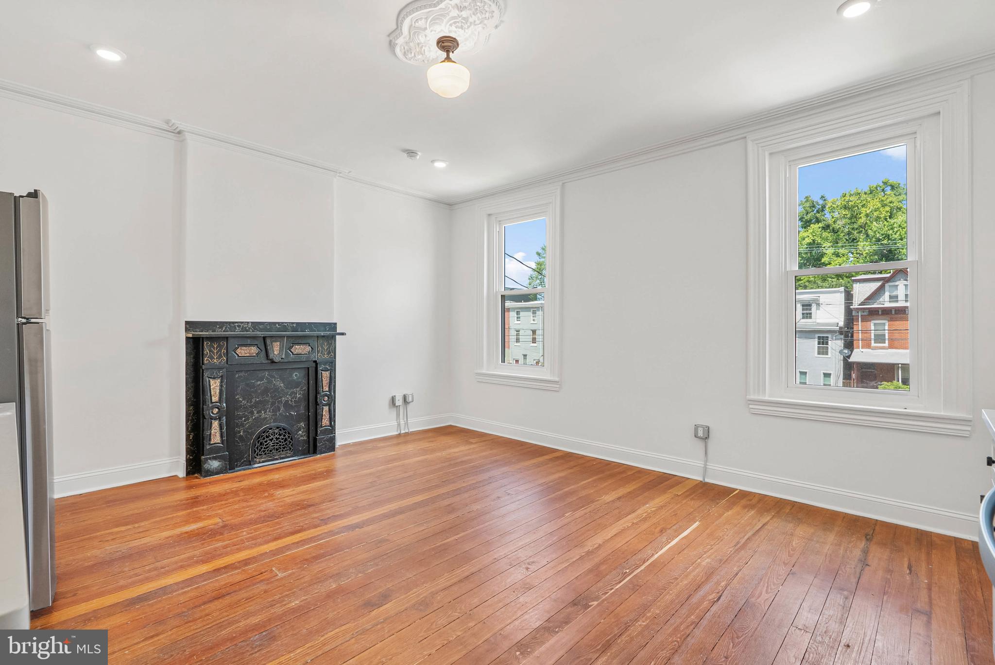 EAST FALLS - Residential Income