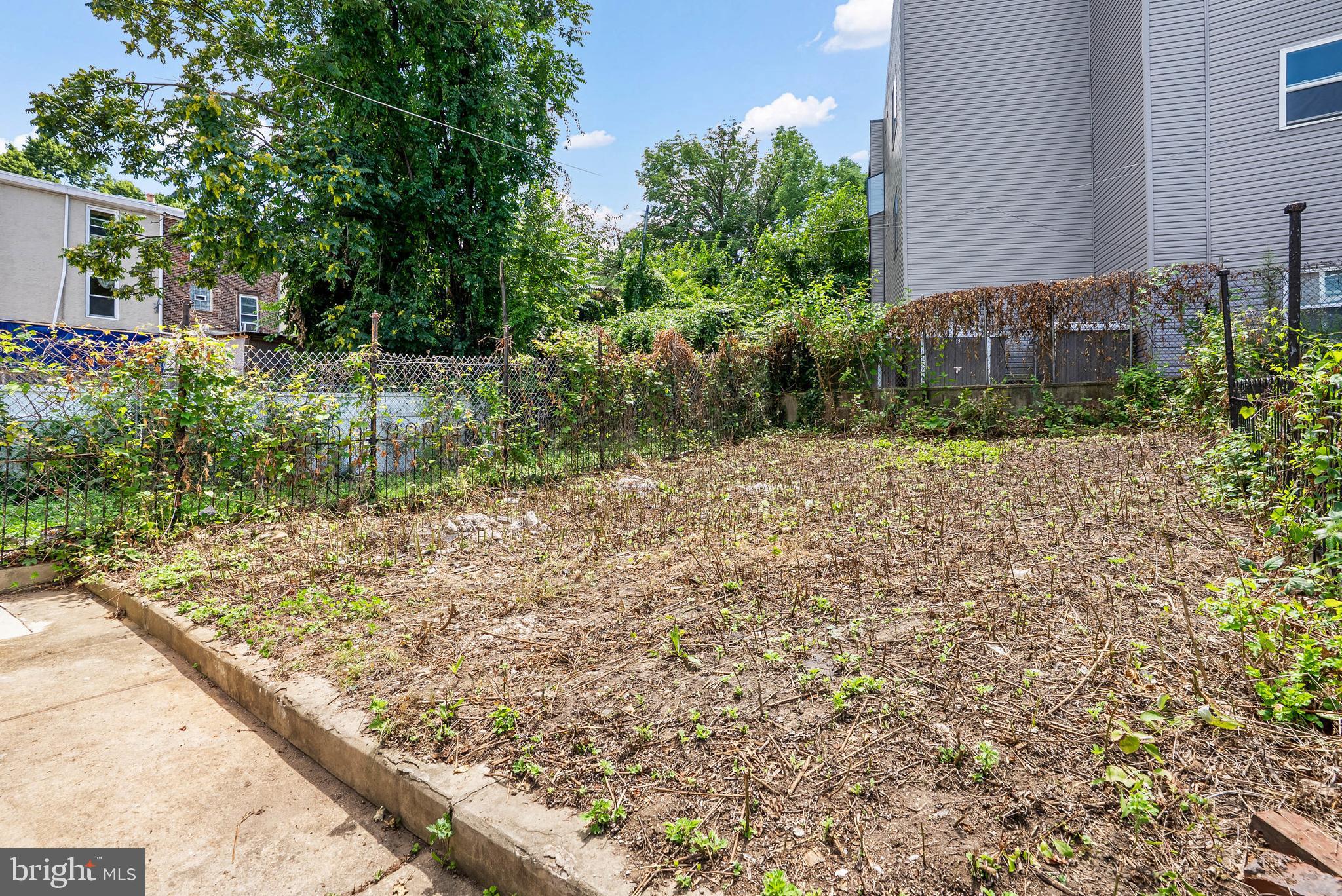 EAST FALLS - Residential Income