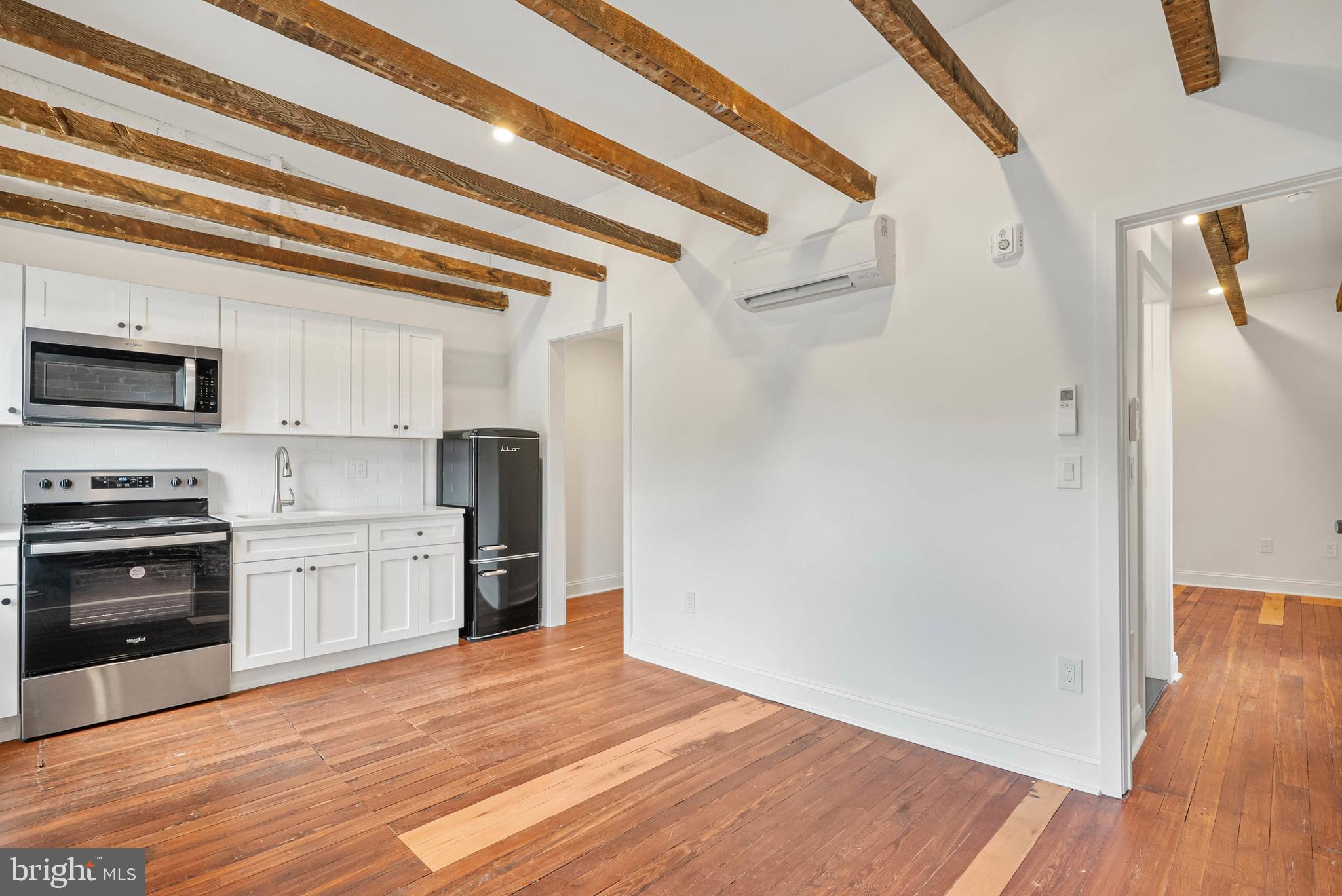 EAST FALLS - Residential Income