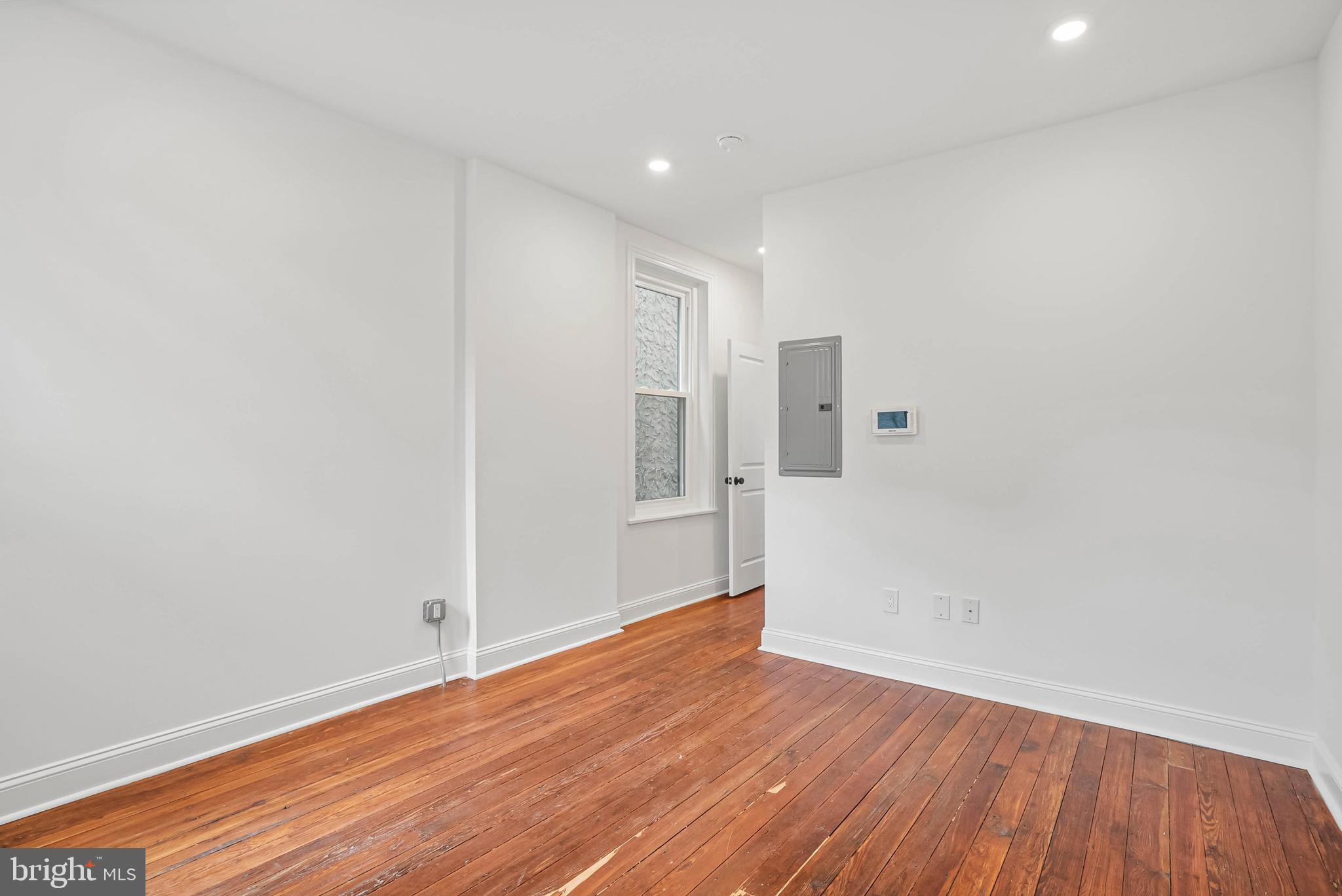 EAST FALLS - Residential Income