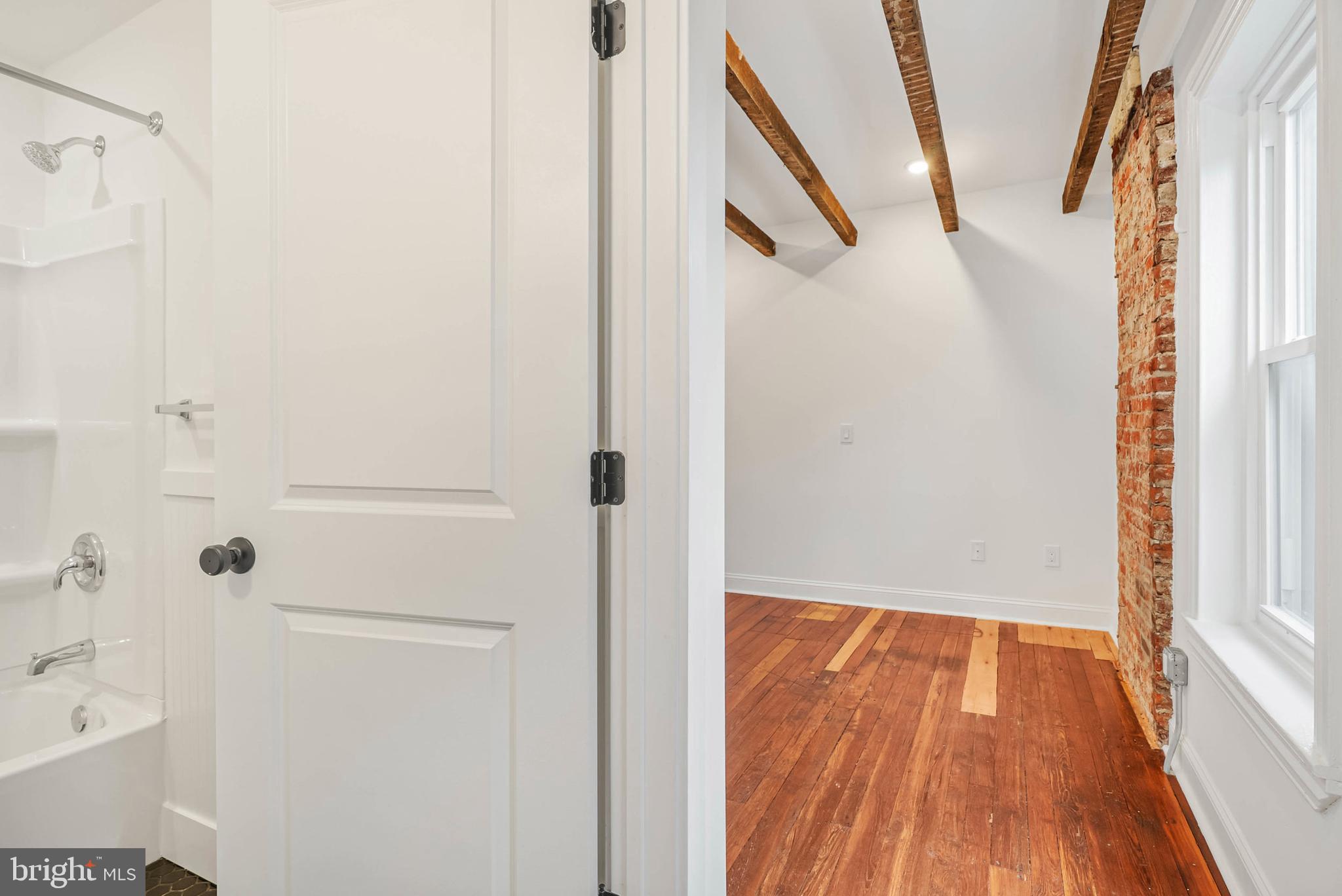 EAST FALLS - Residential Income