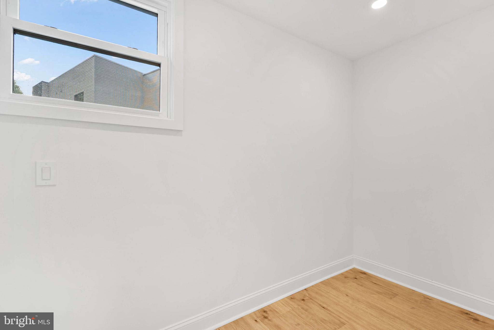 EAST FALLS - Residential Income