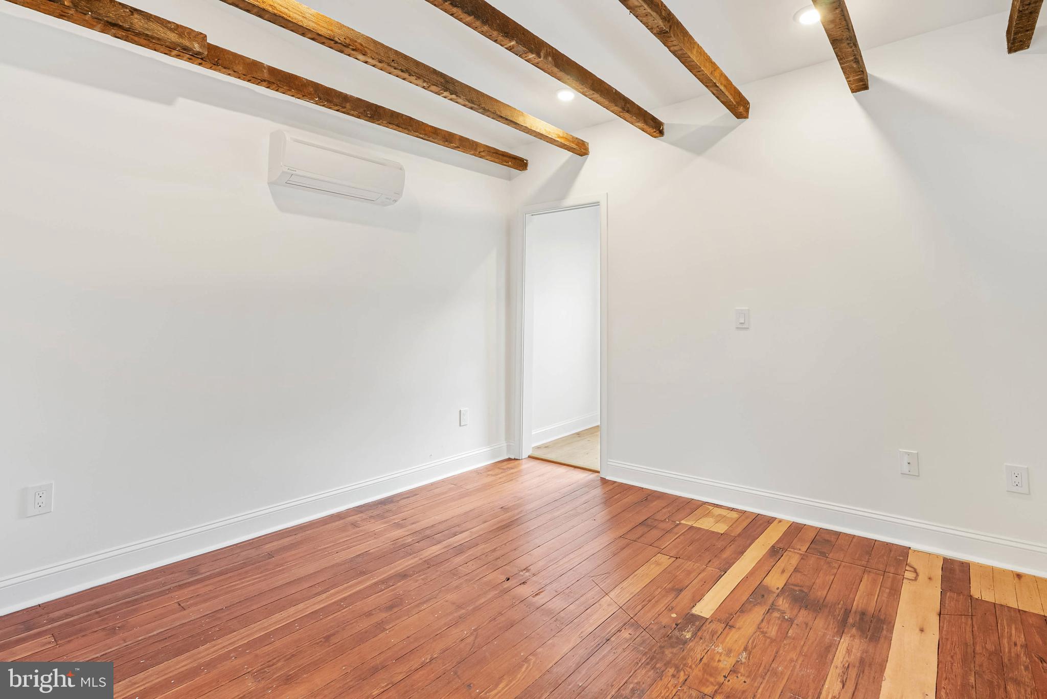 EAST FALLS - Residential Income