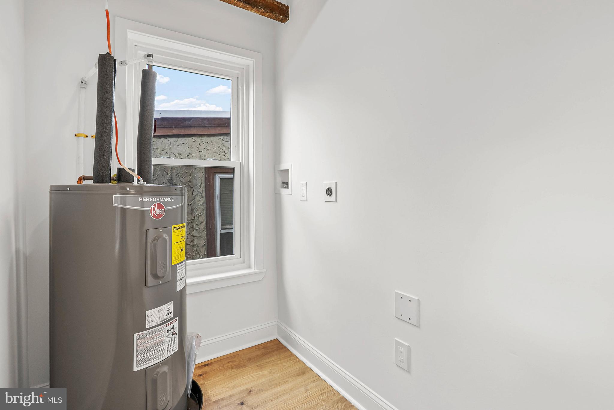 EAST FALLS - Residential Income