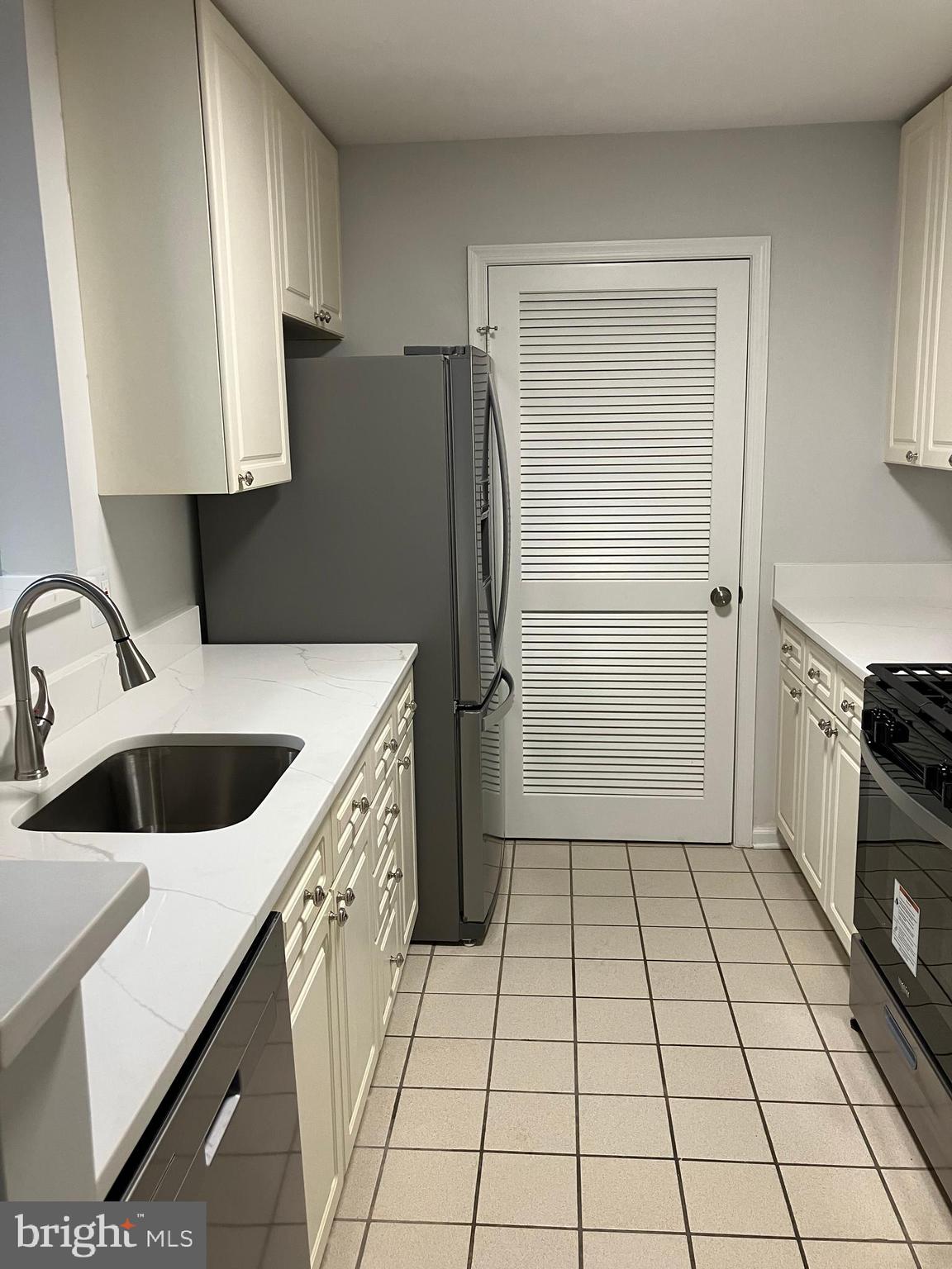 SAVOY PARK CONDOMINIUMS - Residential