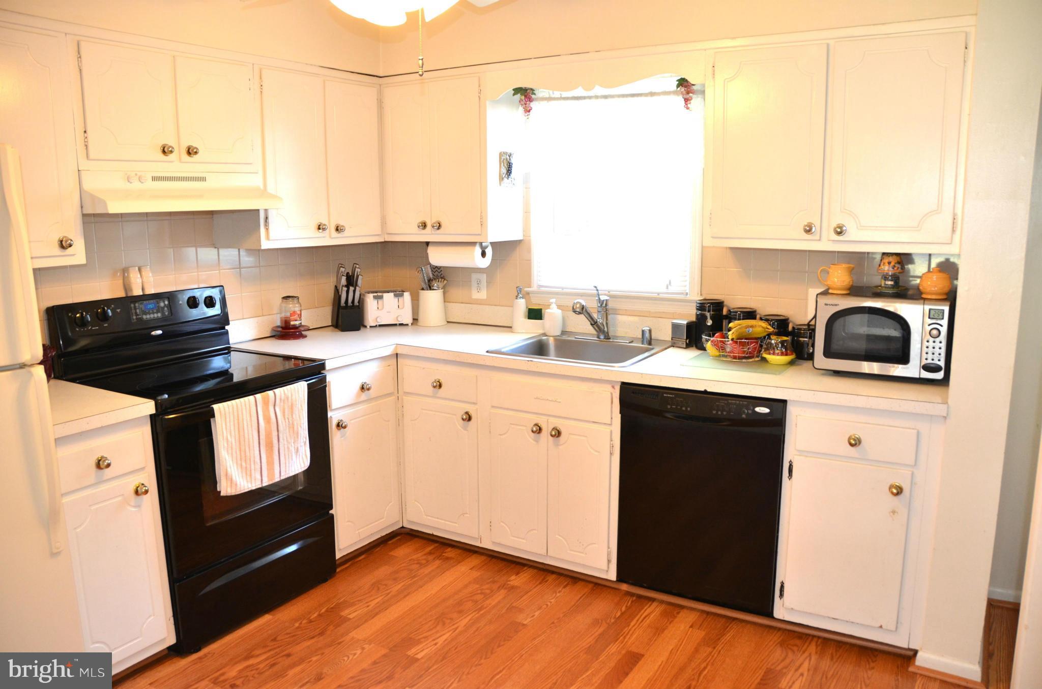 WOODLAND BEACH - Residential