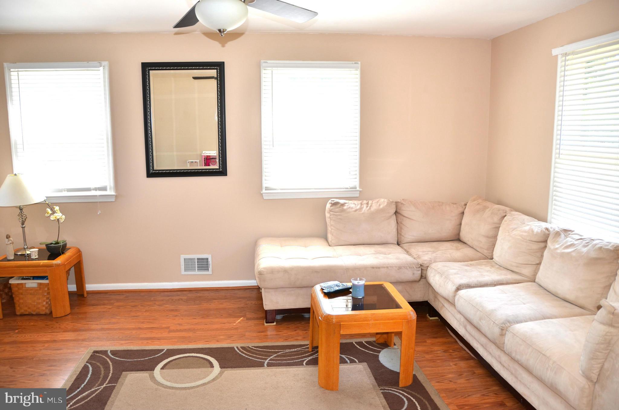 WOODLAND BEACH - Residential