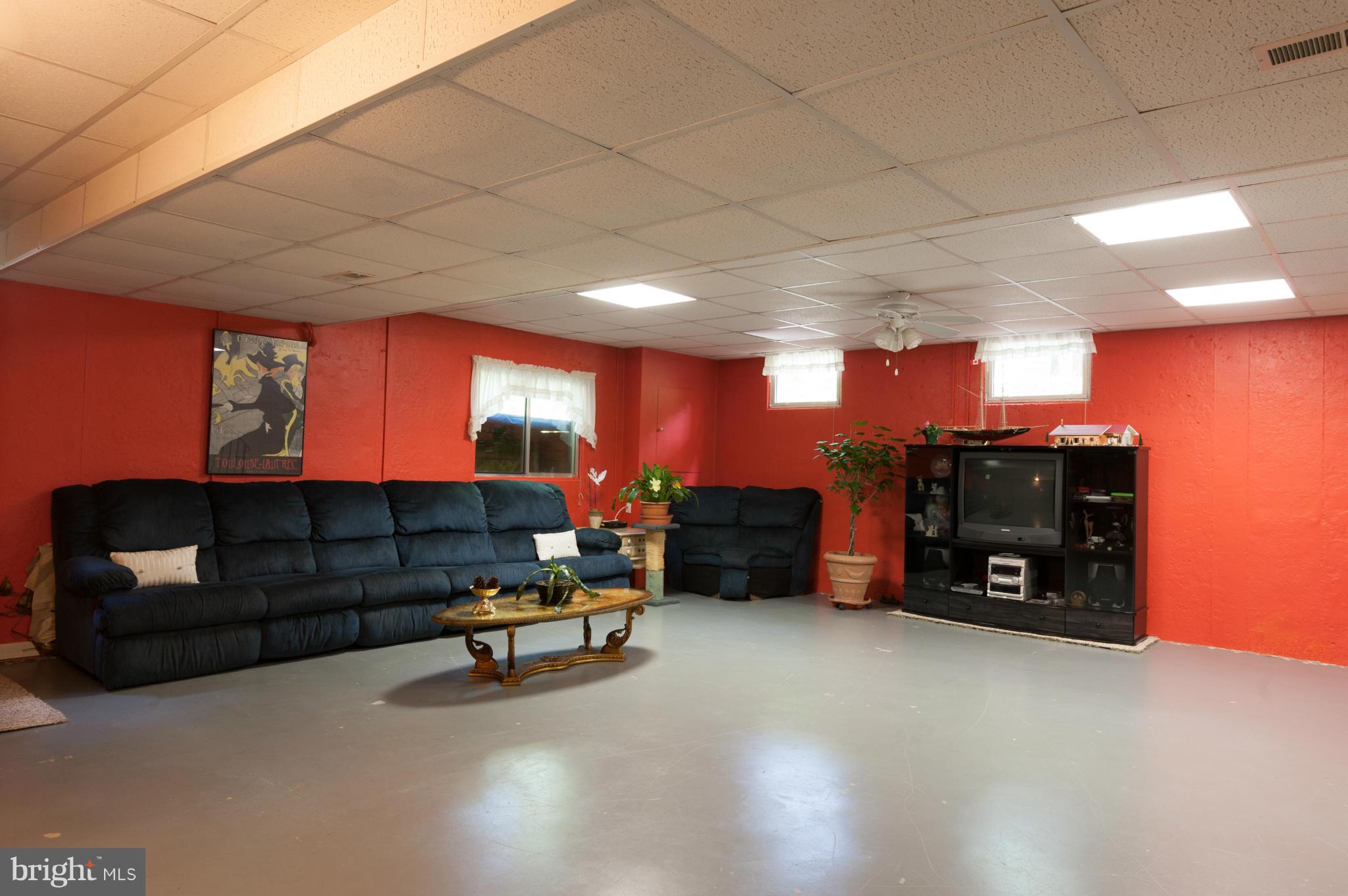 ANNAPOLIS ROADS - Residential