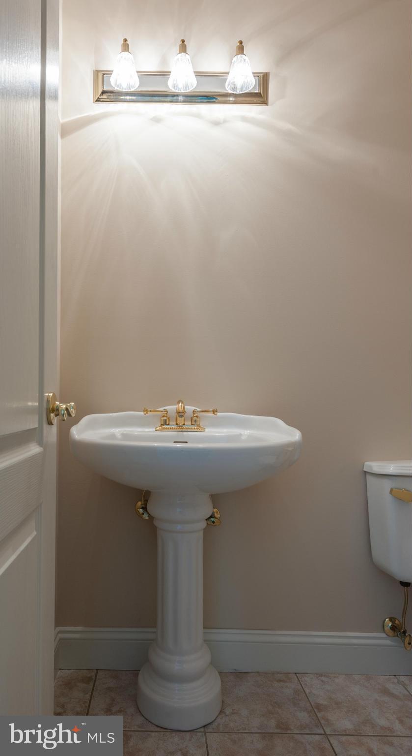 ANNAPOLIS ROADS - Residential