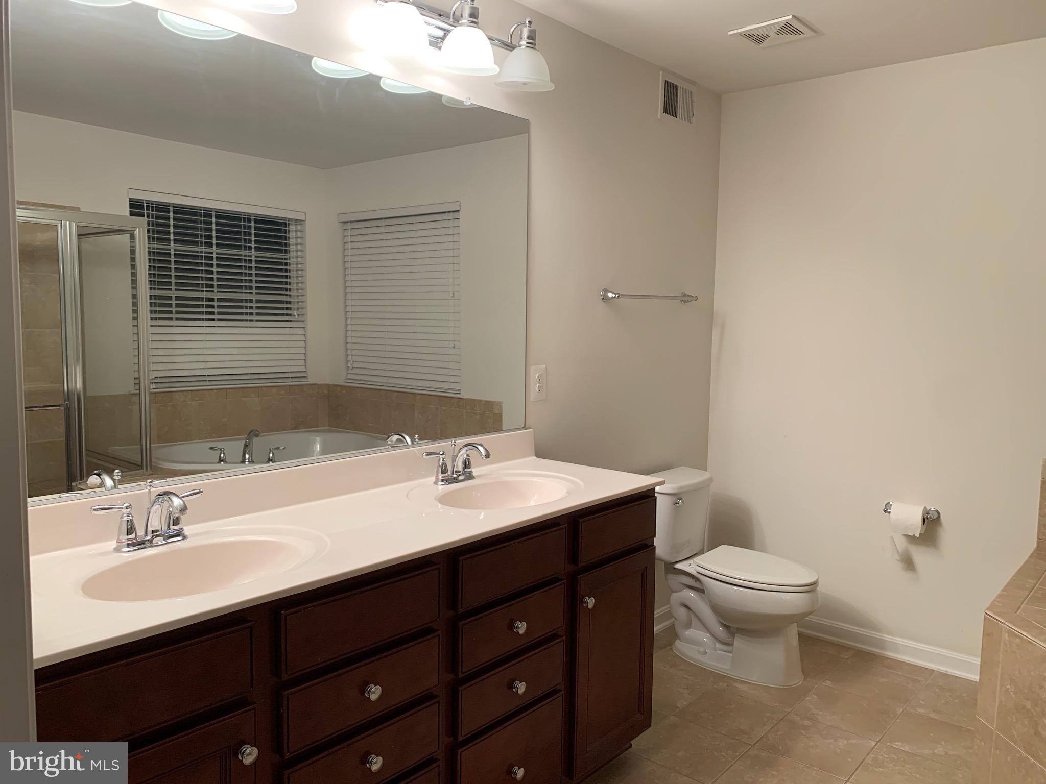 EAGLES POINTE - Residential