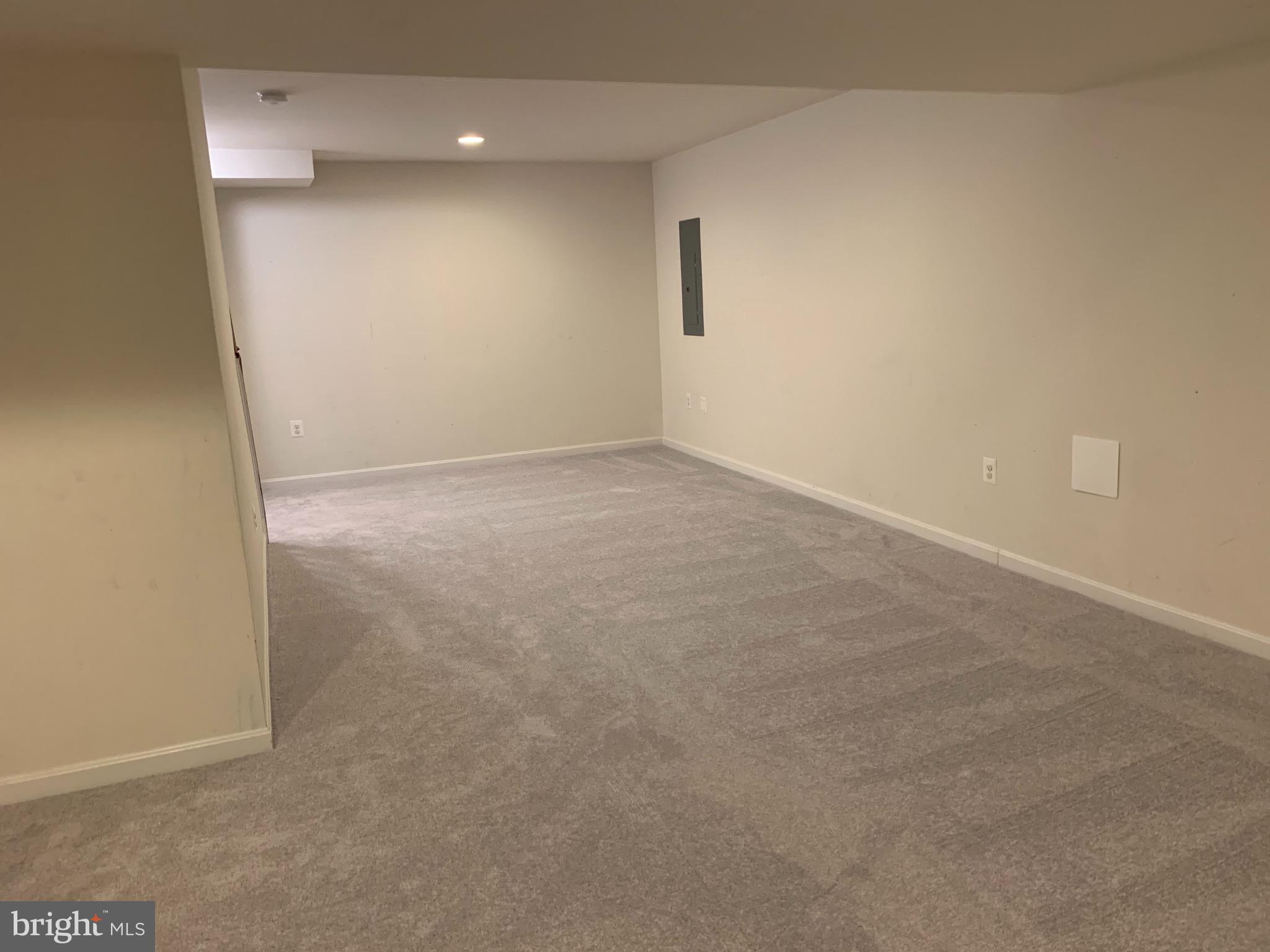 EAGLES POINTE - Residential