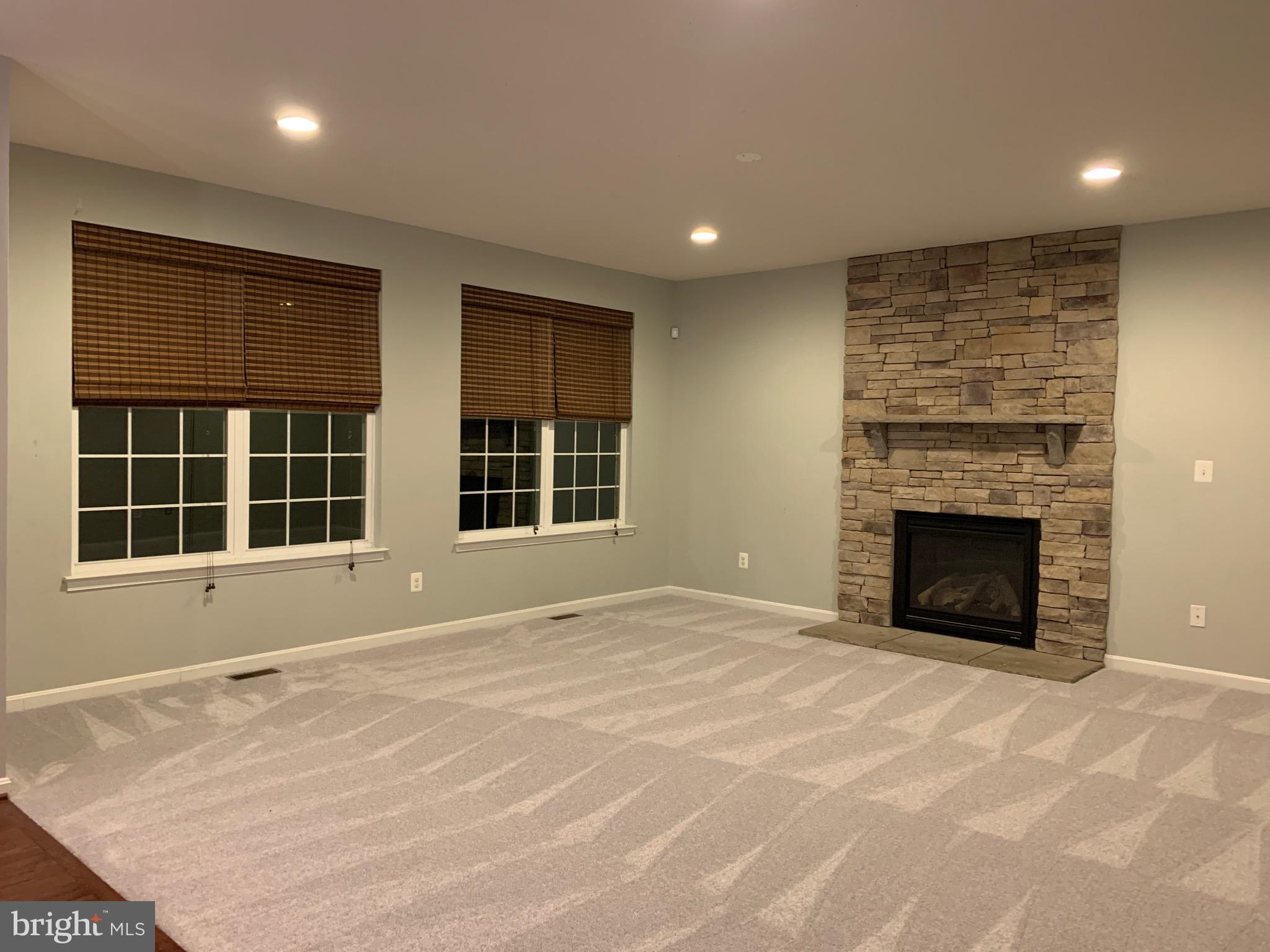 EAGLES POINTE - Residential