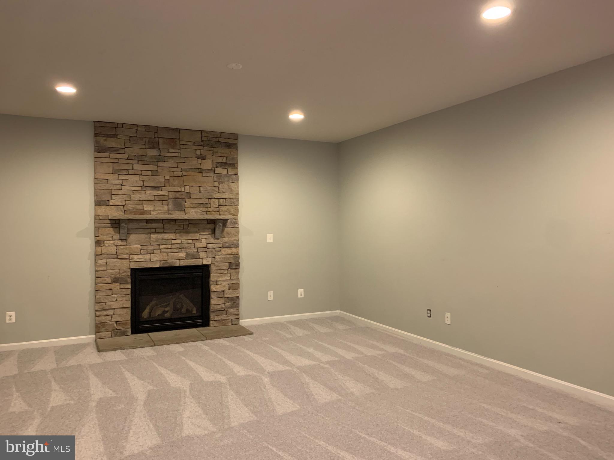 EAGLES POINTE - Residential