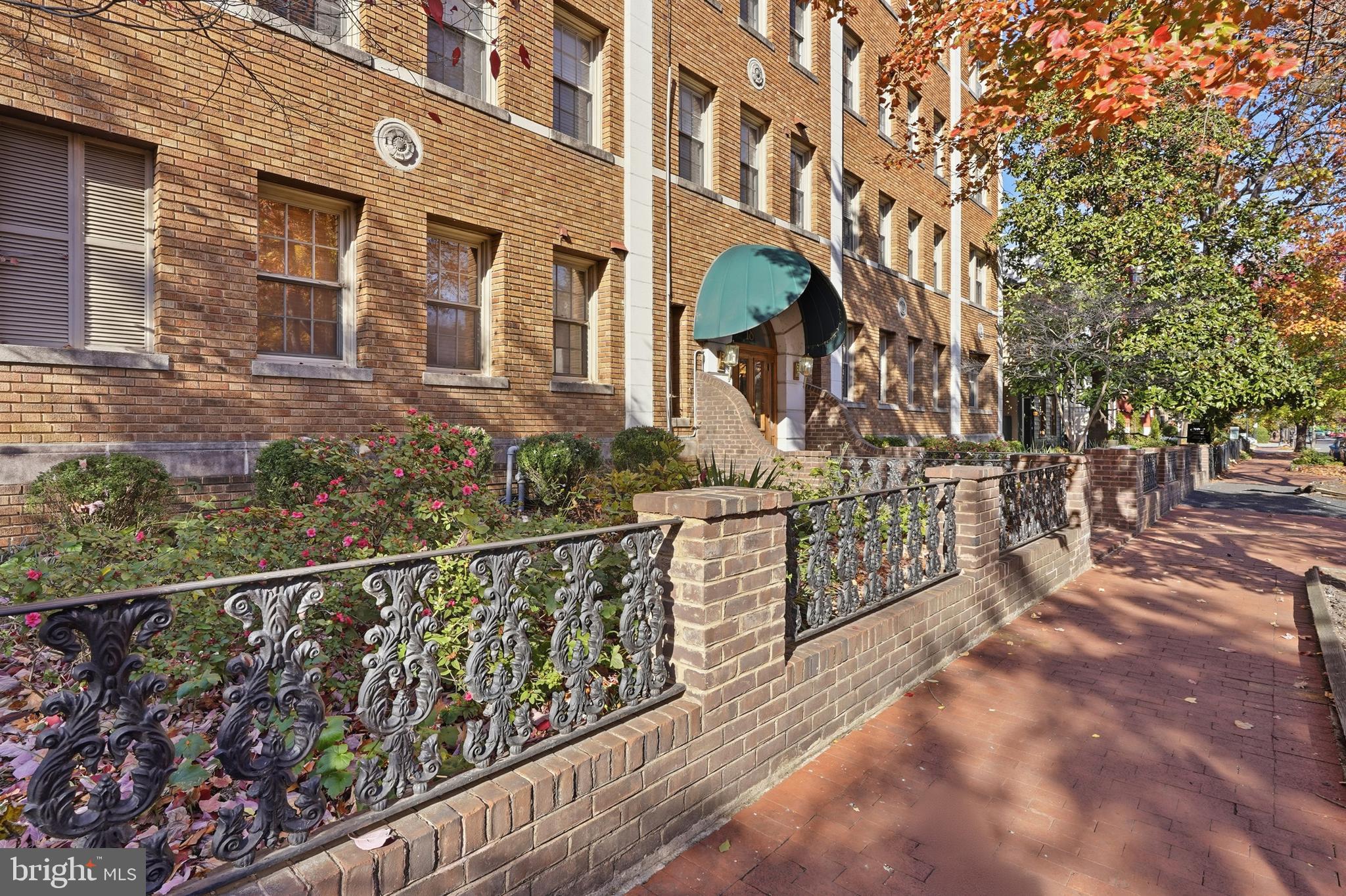 18 9TH STREET NE 302