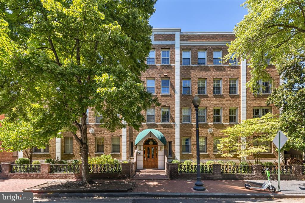 18 9TH STREET NE 302