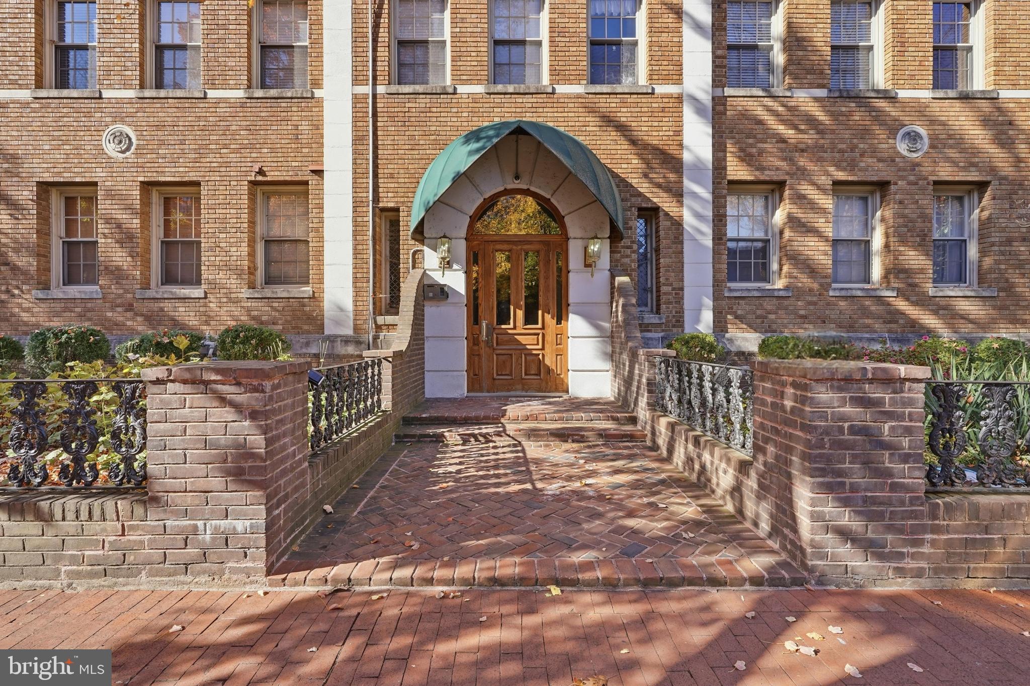 18 9TH STREET NE 302