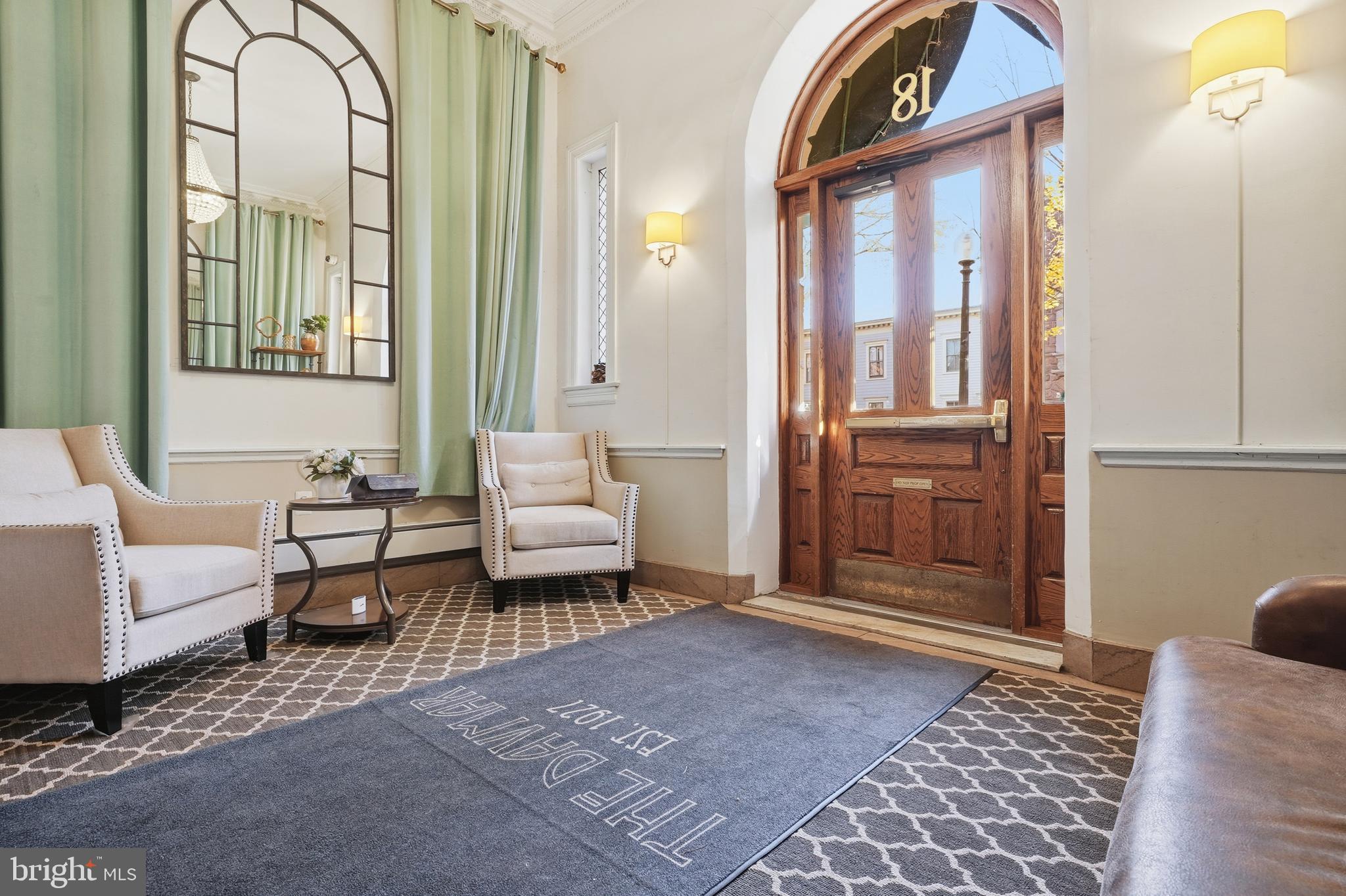 18 9TH STREET NE 302