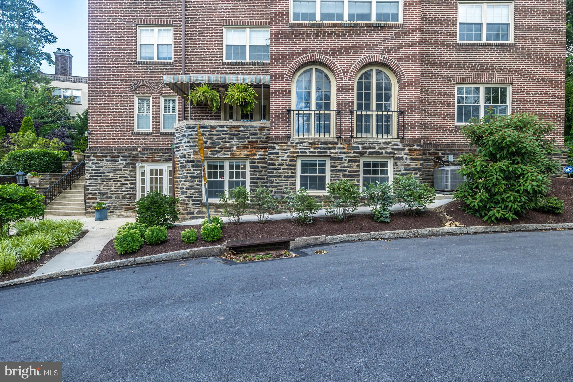 212 IDRIS ROAD Z-1