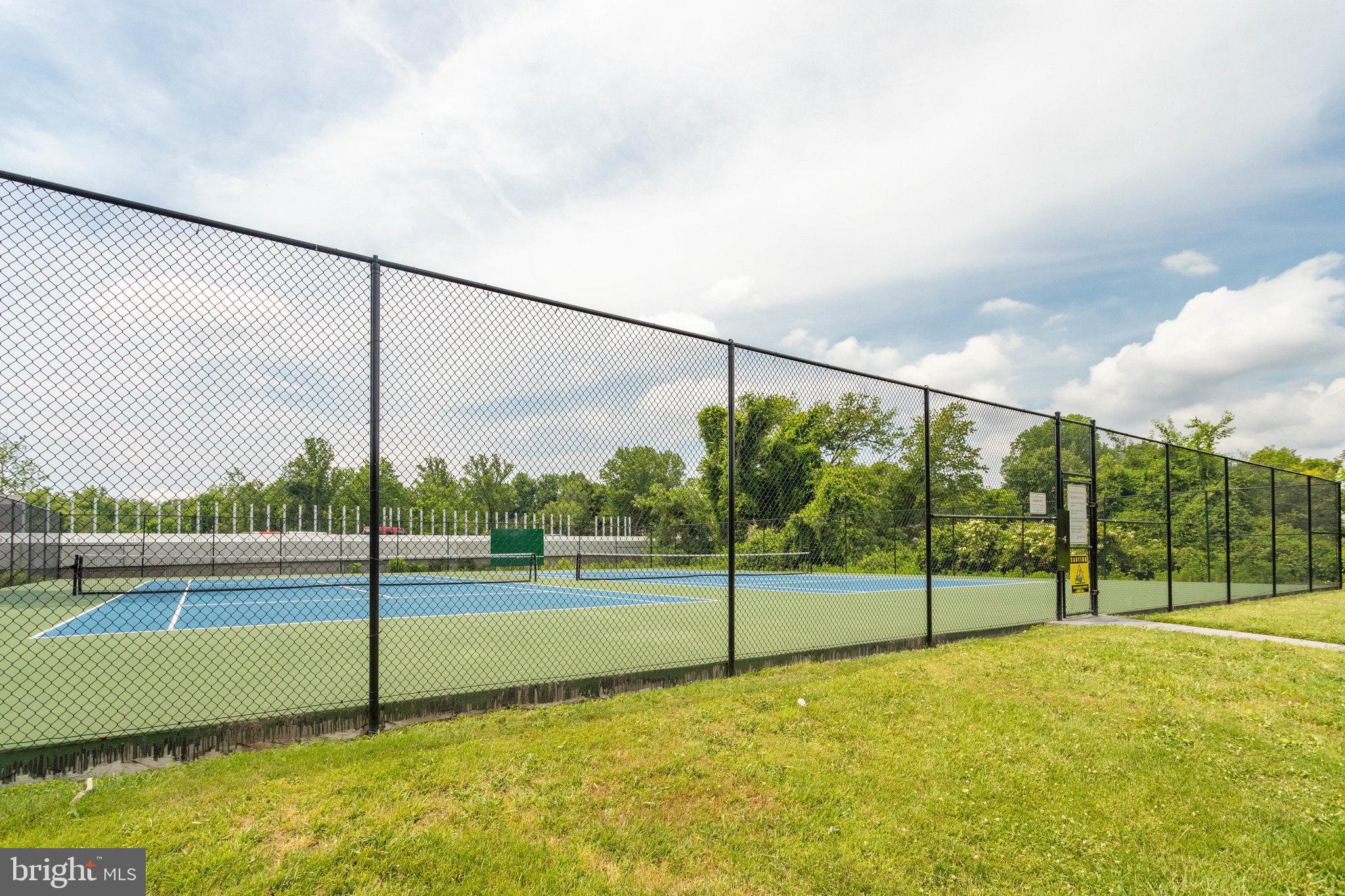 VISTAS OF VIENNA CONDOMINIUMS - Residential