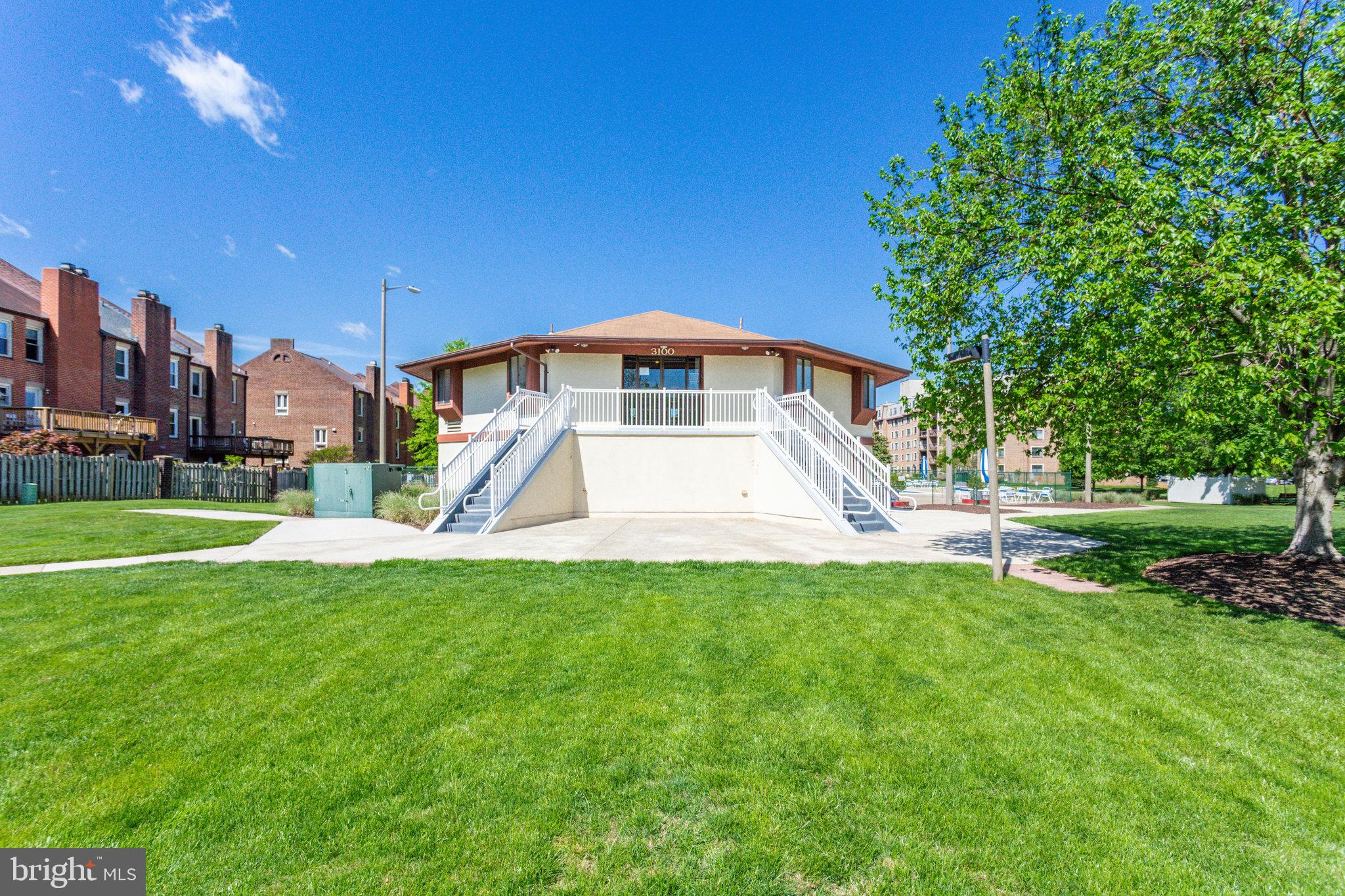 VISTAS OF VIENNA CONDOMINIUMS - Residential