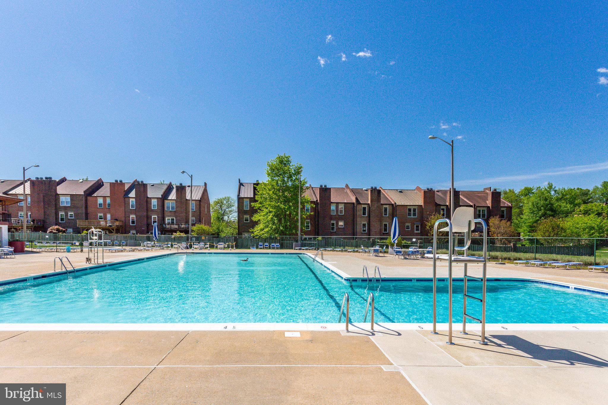 VISTAS OF VIENNA CONDOMINIUMS - Residential