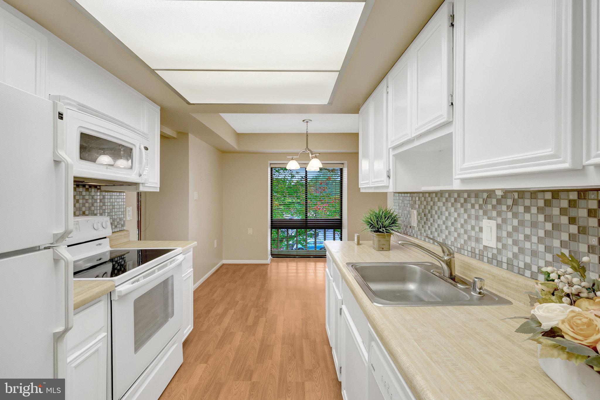 VISTAS OF VIENNA CONDOMINIUMS - Residential