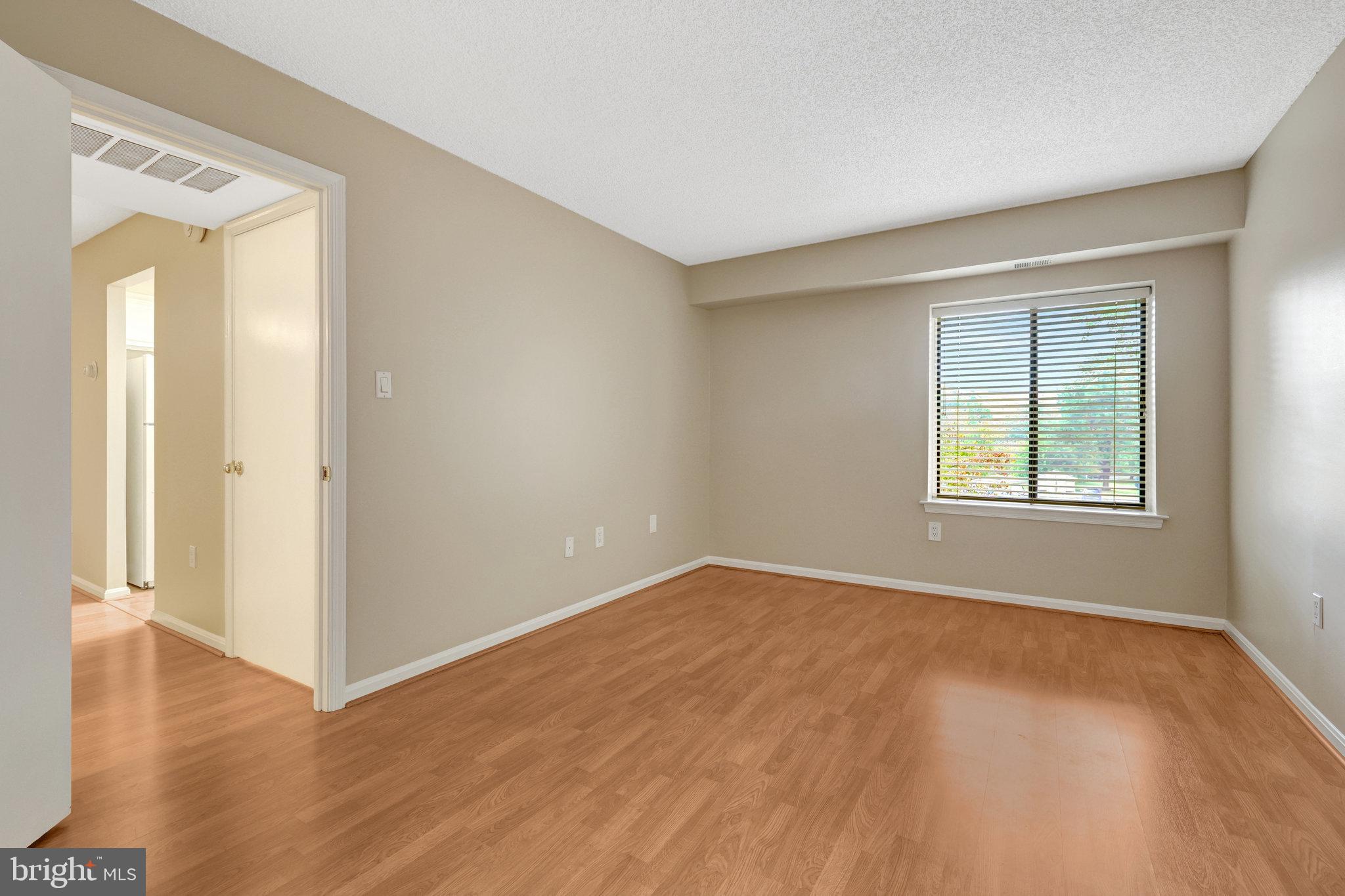 VISTAS OF VIENNA CONDOMINIUMS - Residential