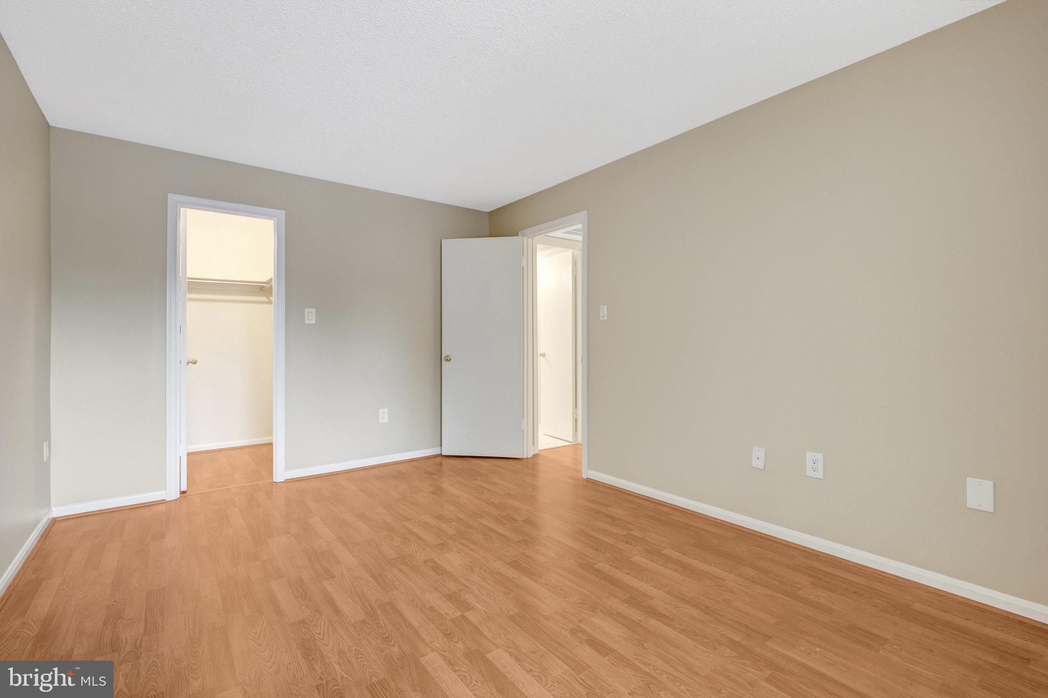 VISTAS OF VIENNA CONDOMINIUMS - Residential