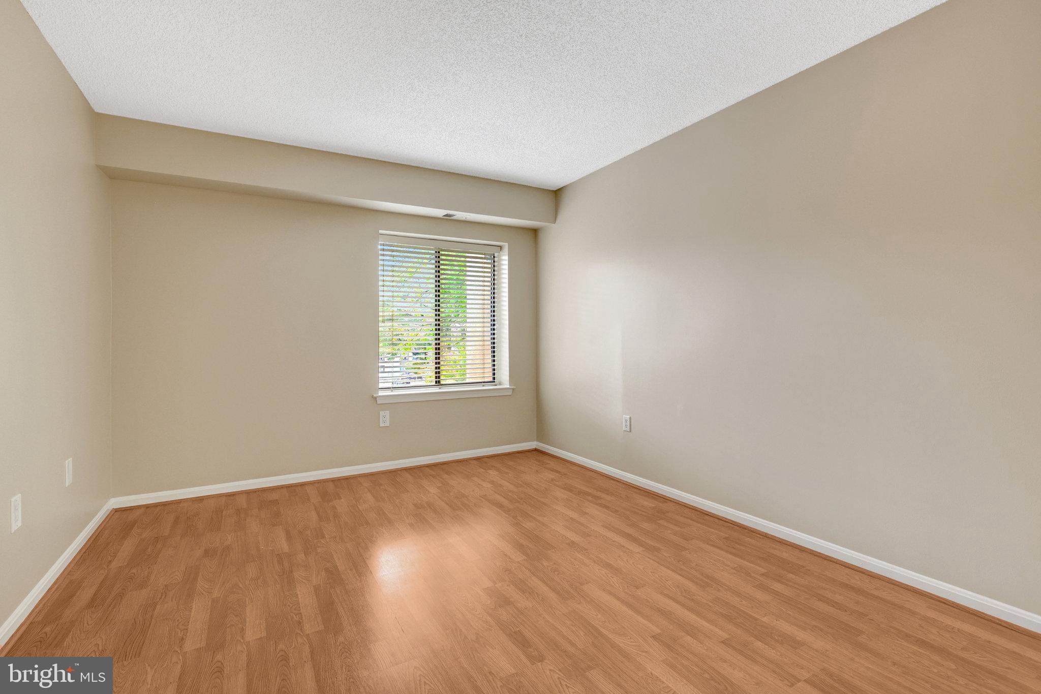 VISTAS OF VIENNA CONDOMINIUMS - Residential