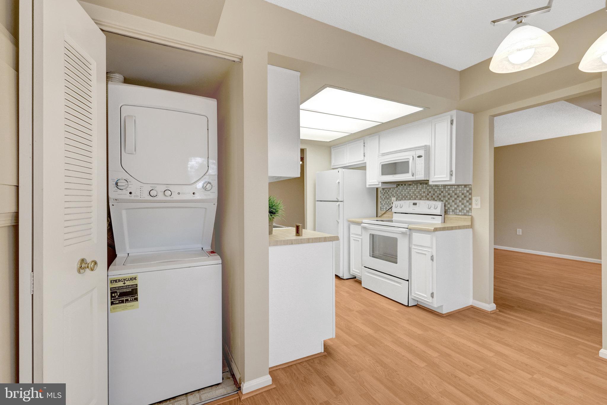 VISTAS OF VIENNA CONDOMINIUMS - Residential