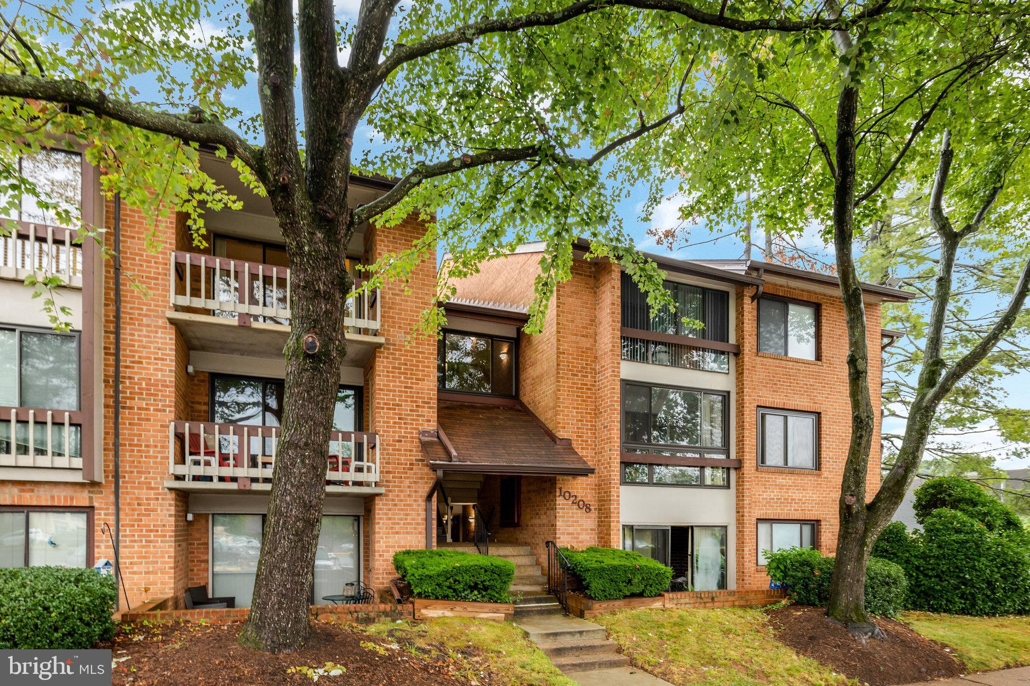 VISTAS OF VIENNA CONDOMINIUMS - Residential