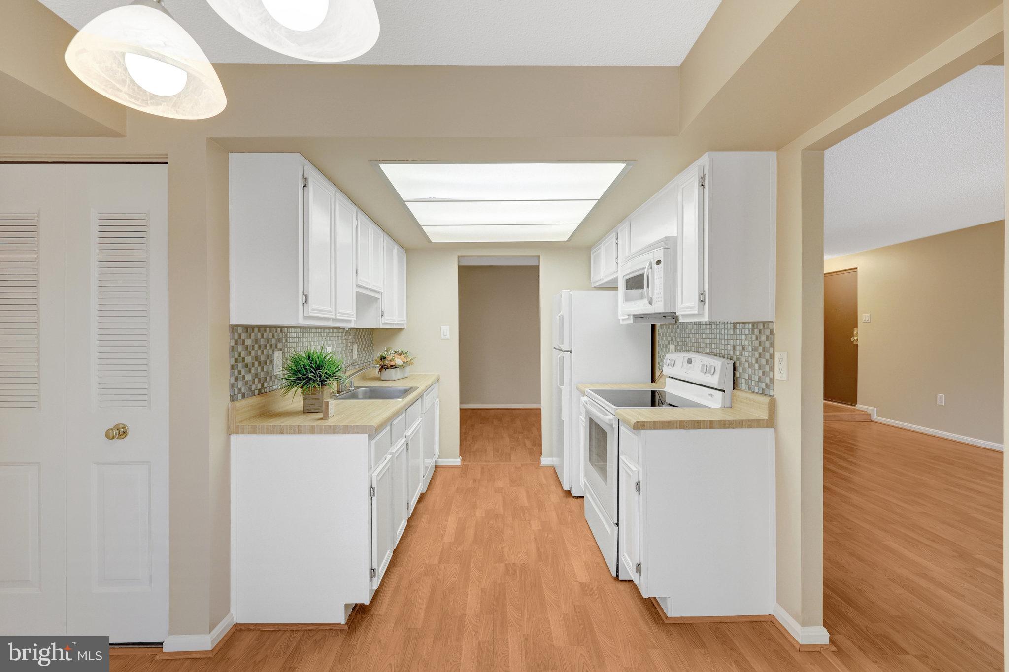 VISTAS OF VIENNA CONDOMINIUMS - Residential